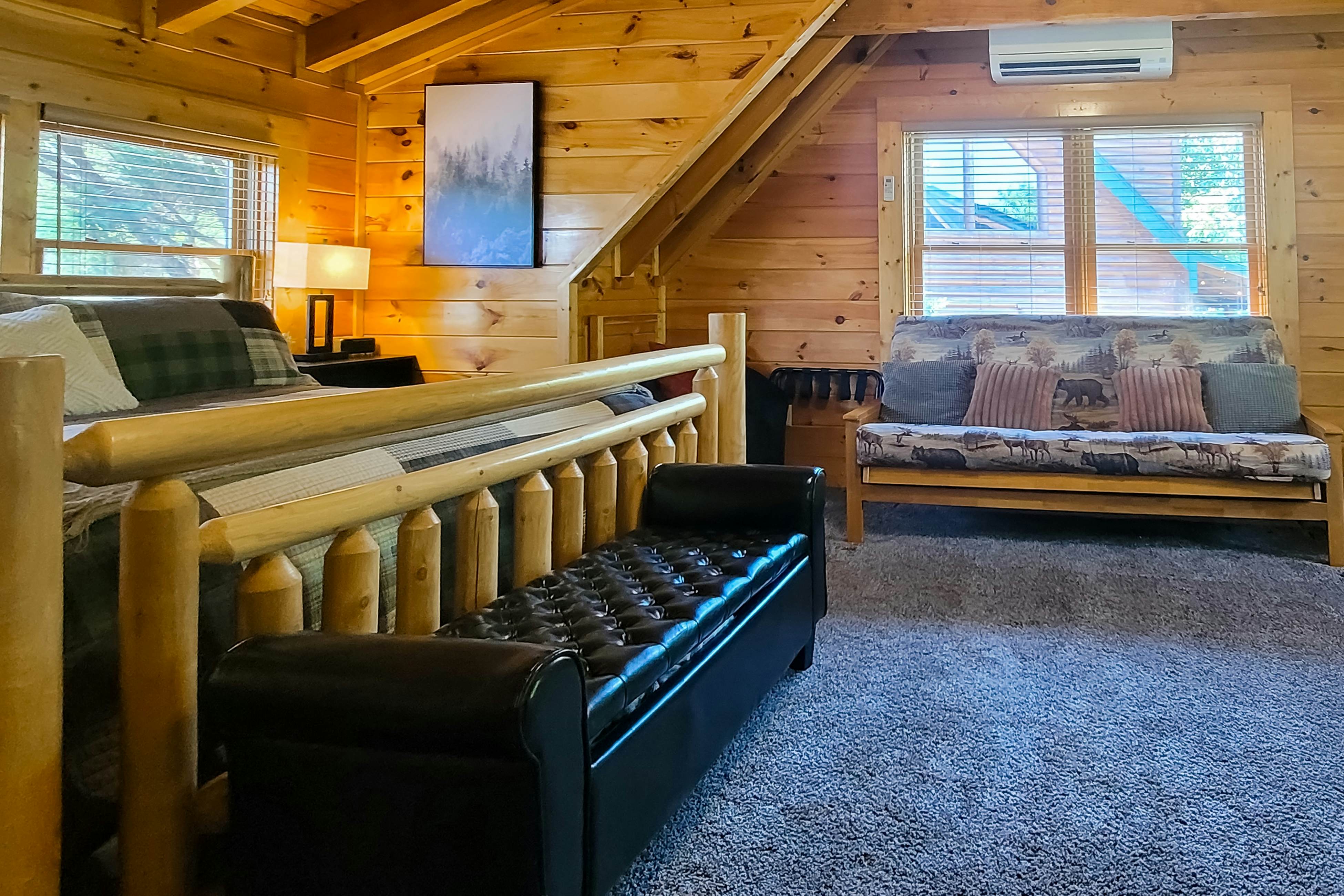 Spacious cabin w/ hot tub, game room, and fireplace-near Pigeon Forge fun