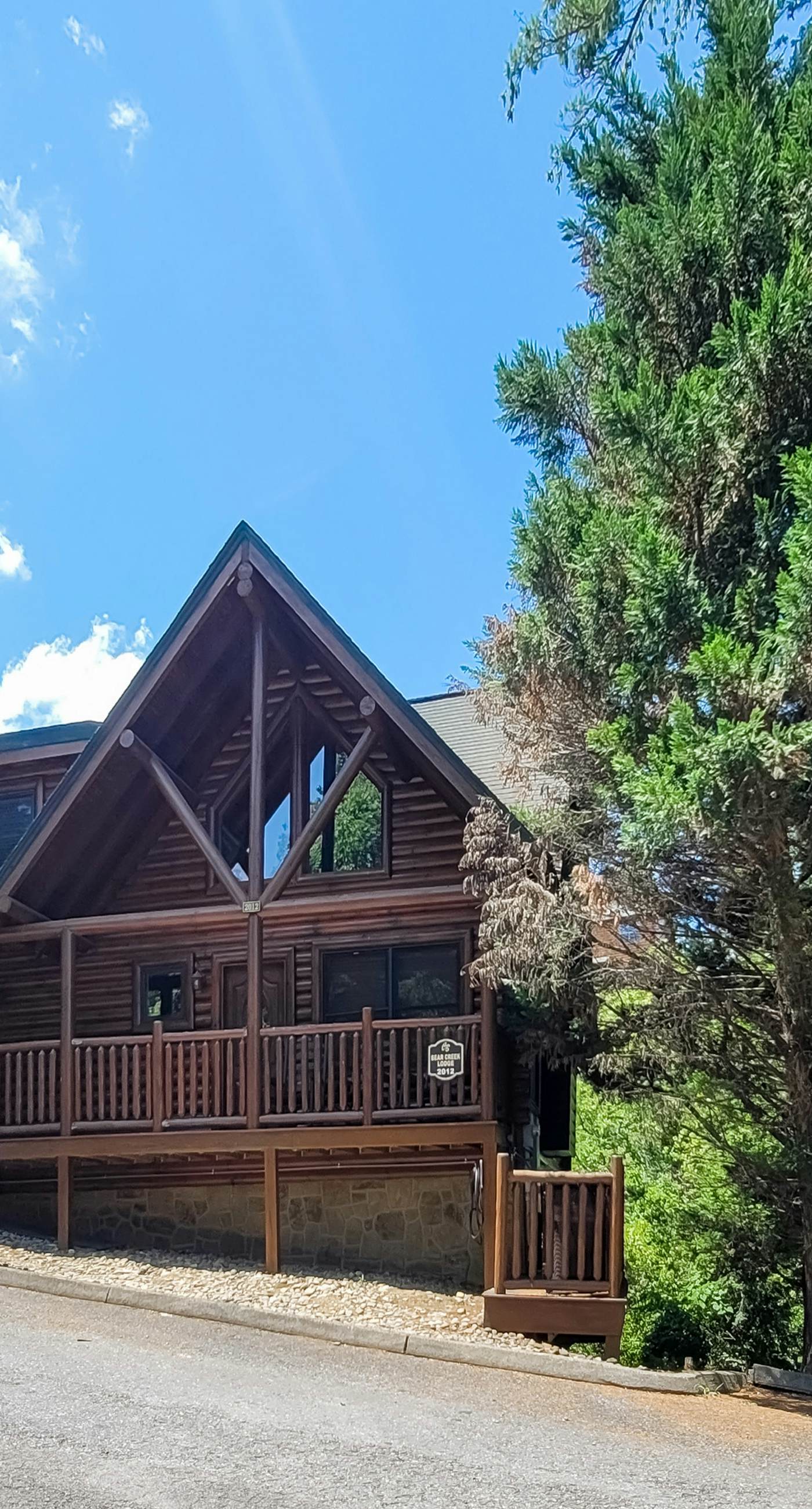 Spacious Cabin, Sleeps 16, Games, Near Downtown