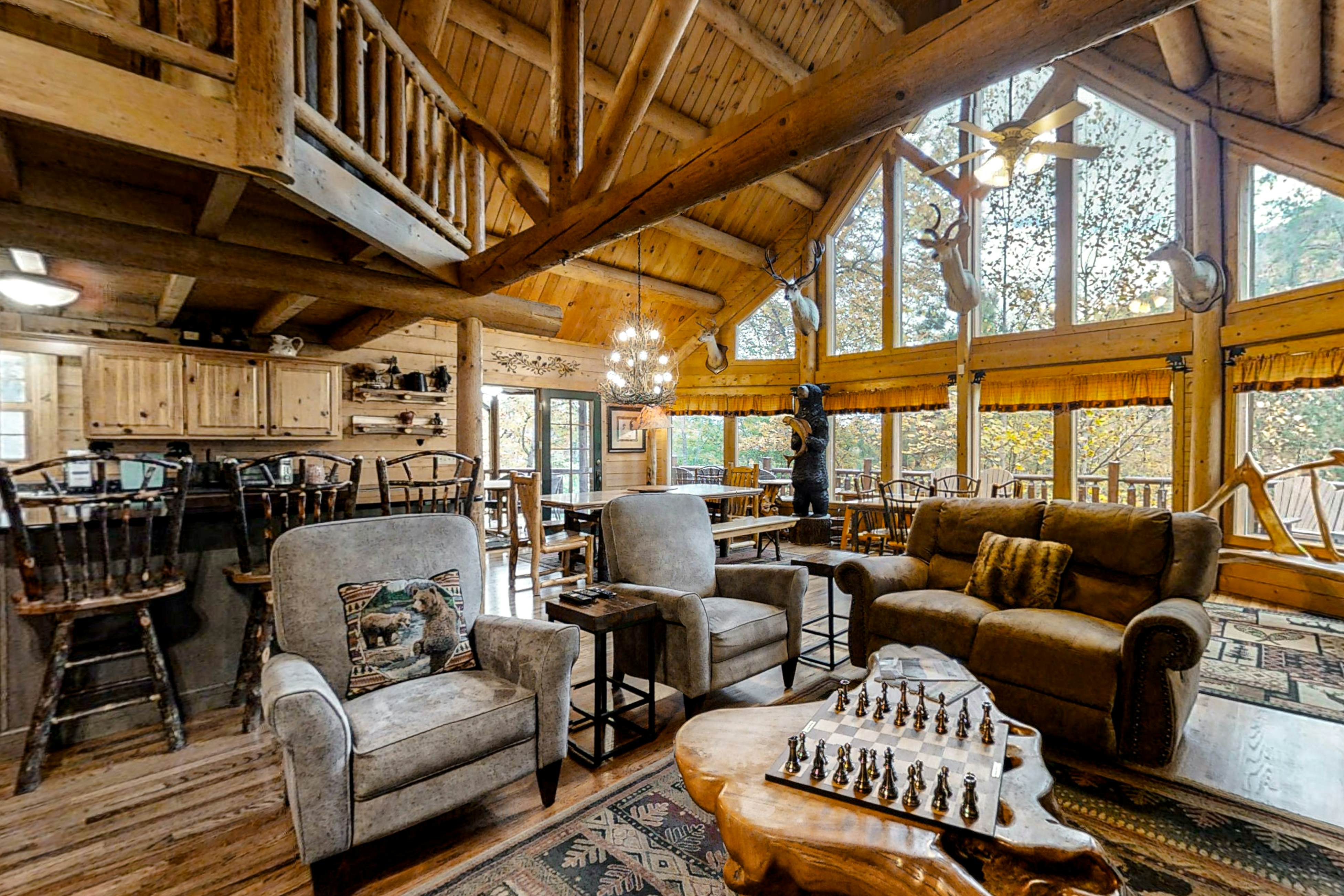 Upscale Cabin W Hot Tub, Sleeps 22・Game Room・Pool