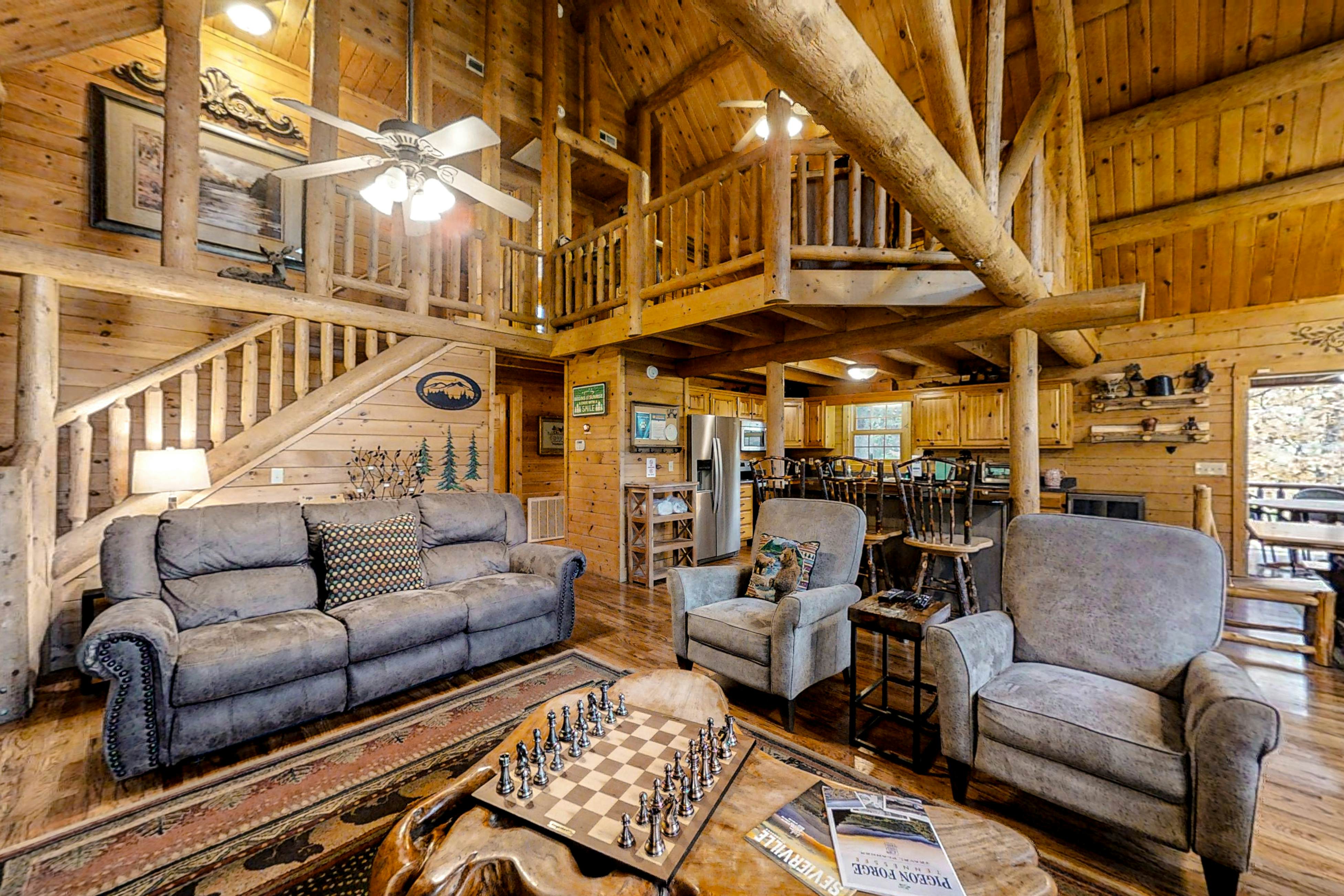 Upscale Cabin W Hot Tub, Sleeps 22・Game Room・Pool