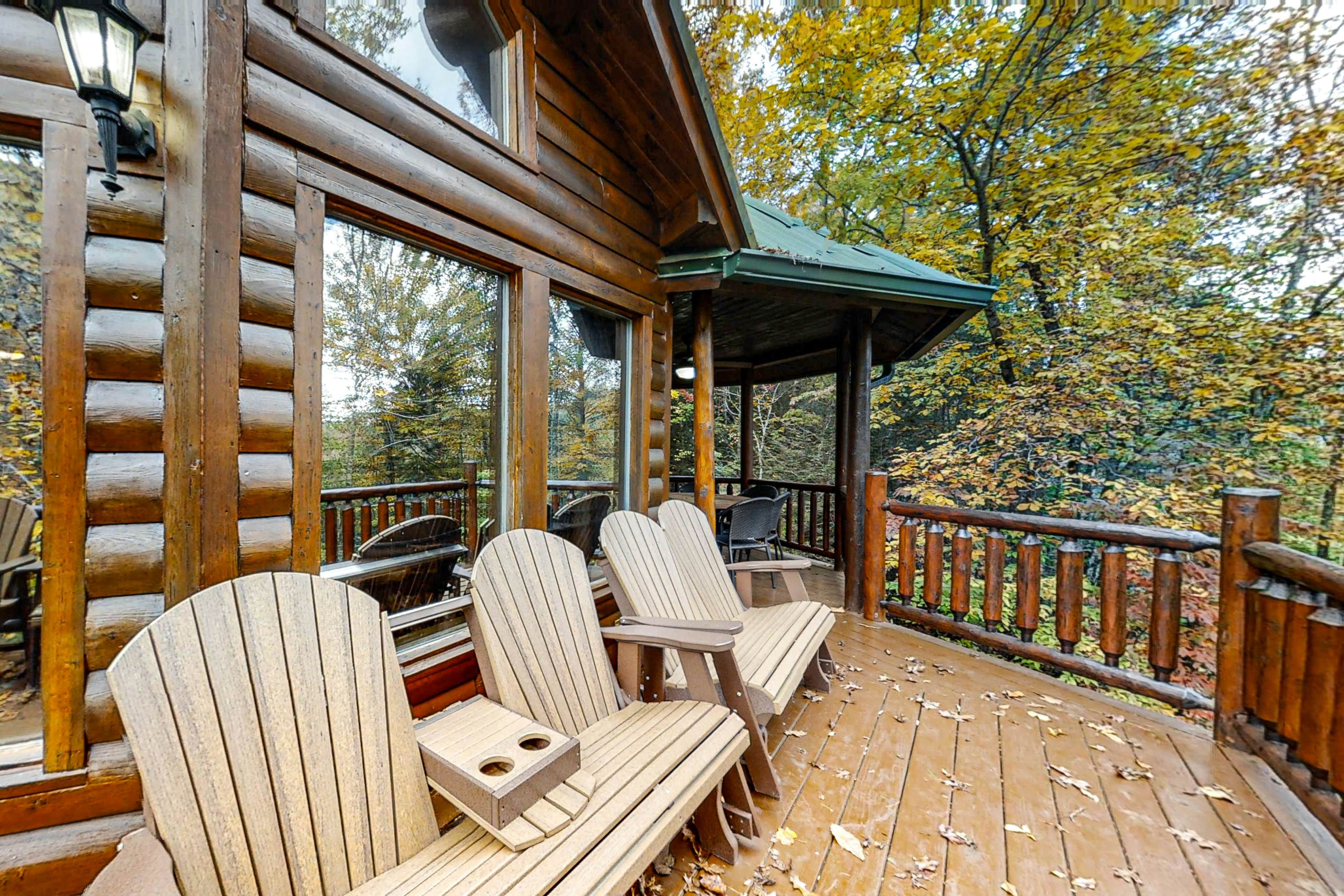 Upscale Cabin W Hot Tub, Sleeps 22・Game Room・Pool
