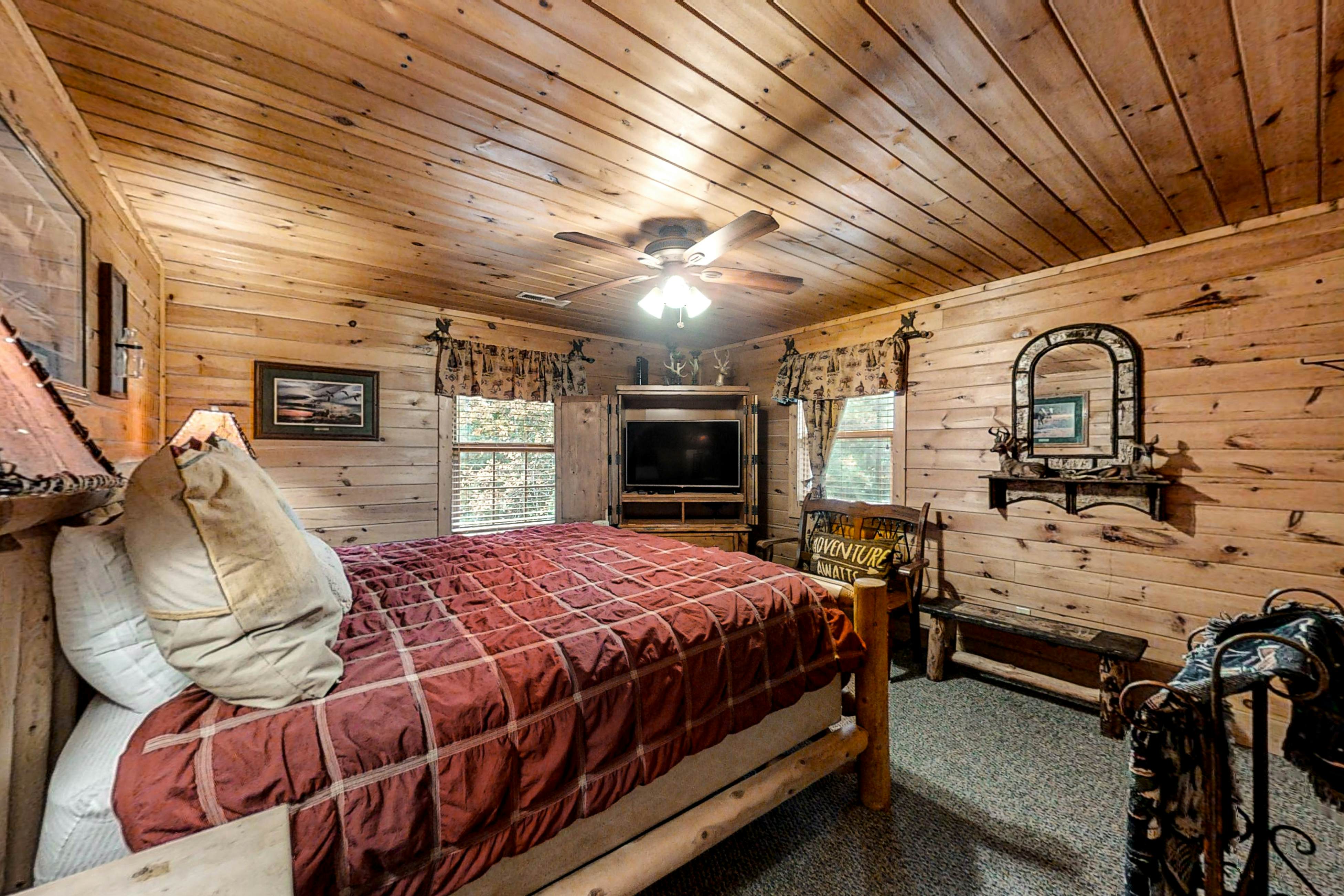 Upscale Cabin W Hot Tub, Sleeps 22・Game Room・Pool