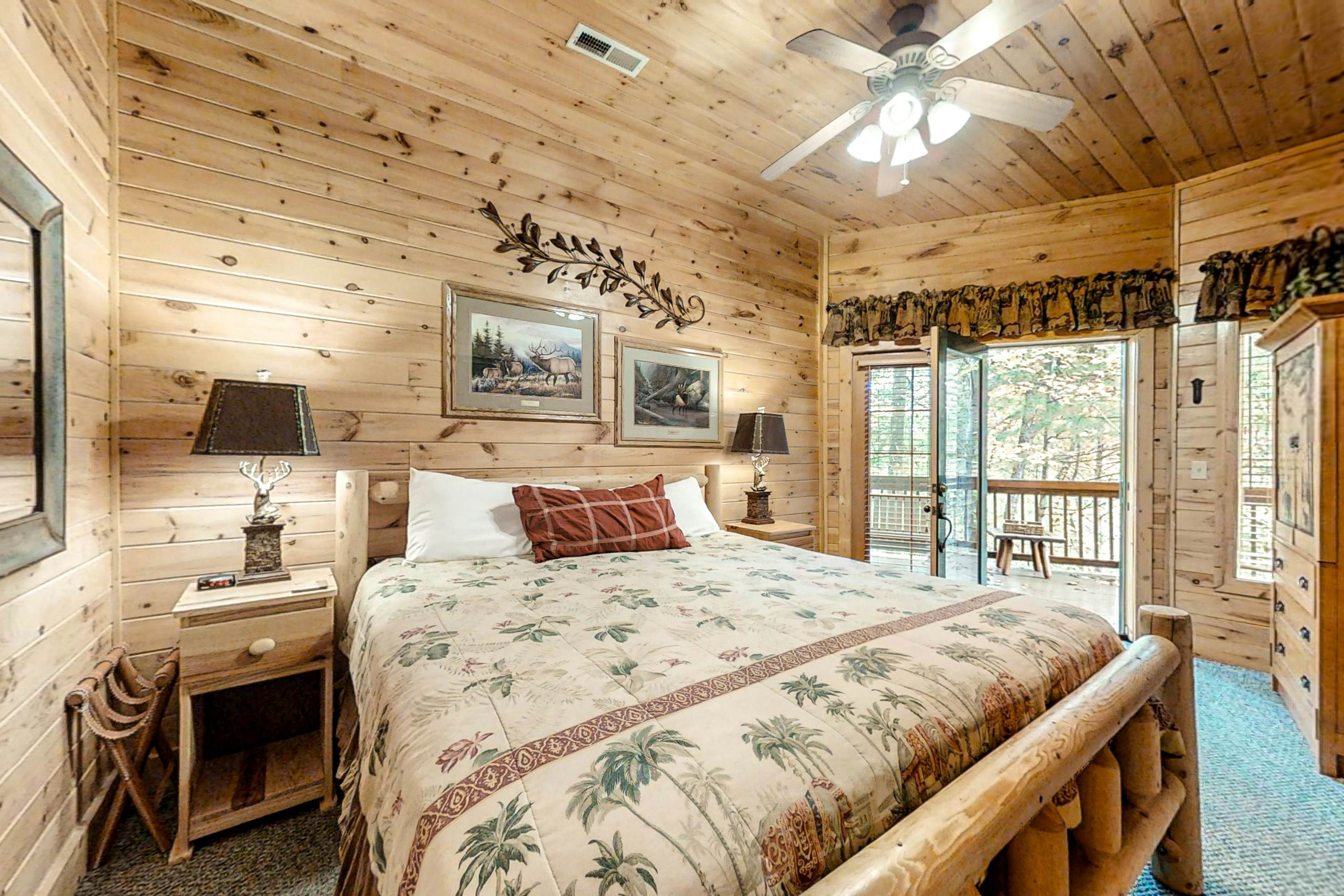 Upscale Cabin W Hot Tub, Sleeps 22・Game Room・Pool