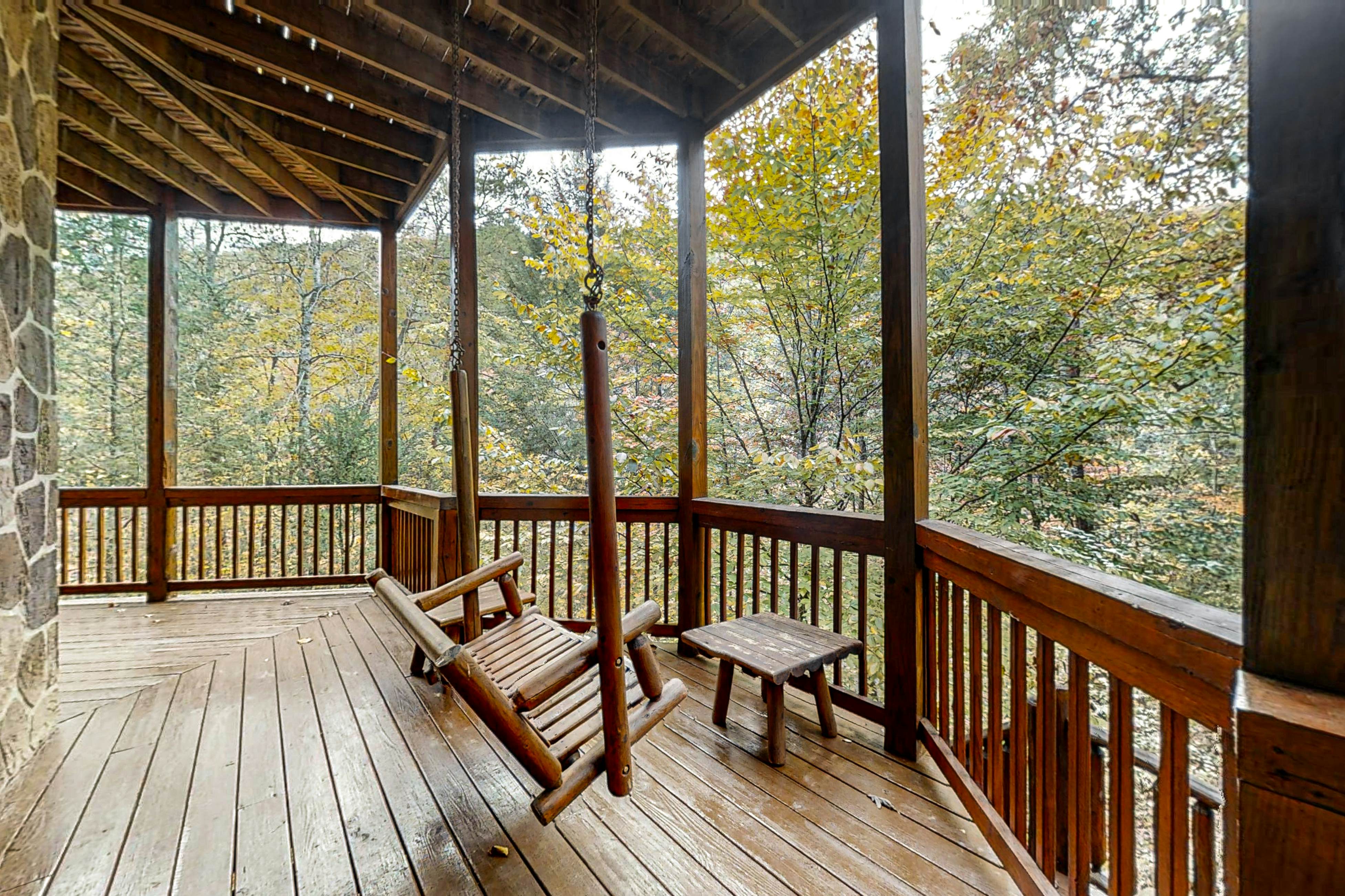 Upscale Cabin W Hot Tub, Sleeps 22・Game Room・Pool