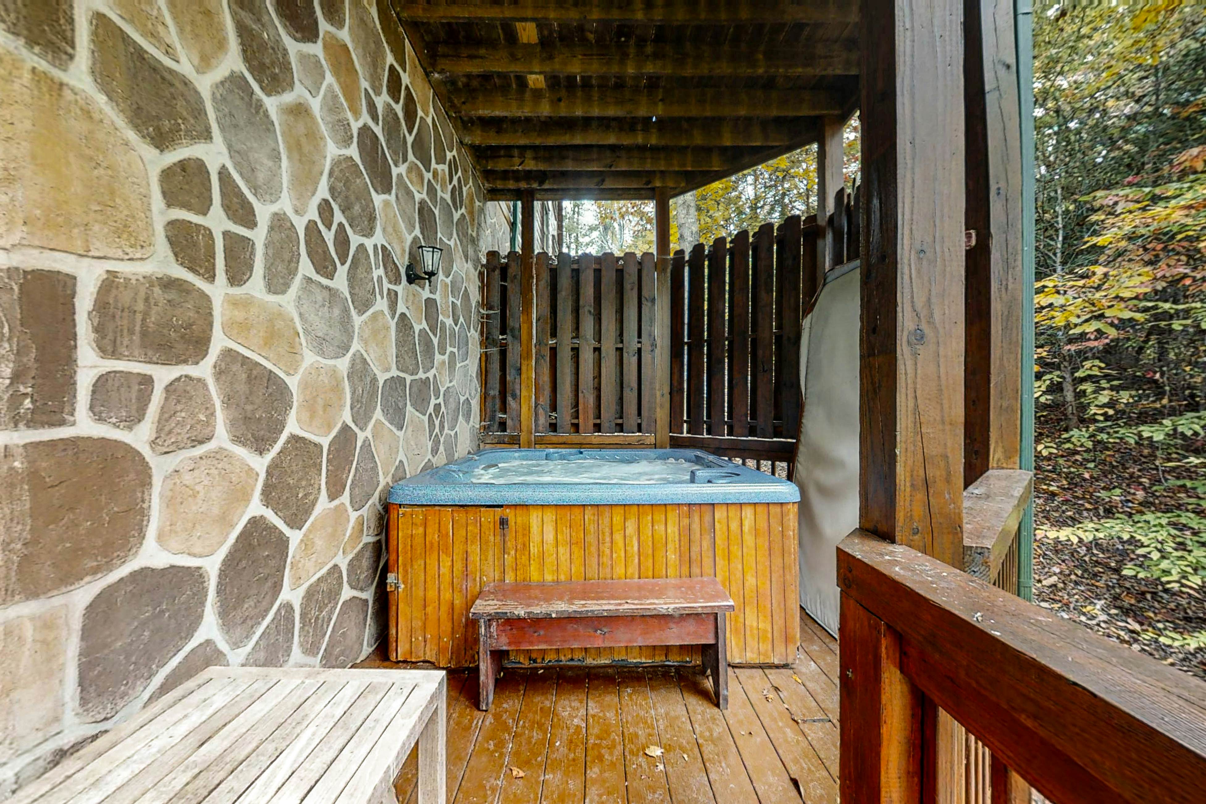 Upscale Cabin W Hot Tub, Sleeps 22・Game Room・Pool