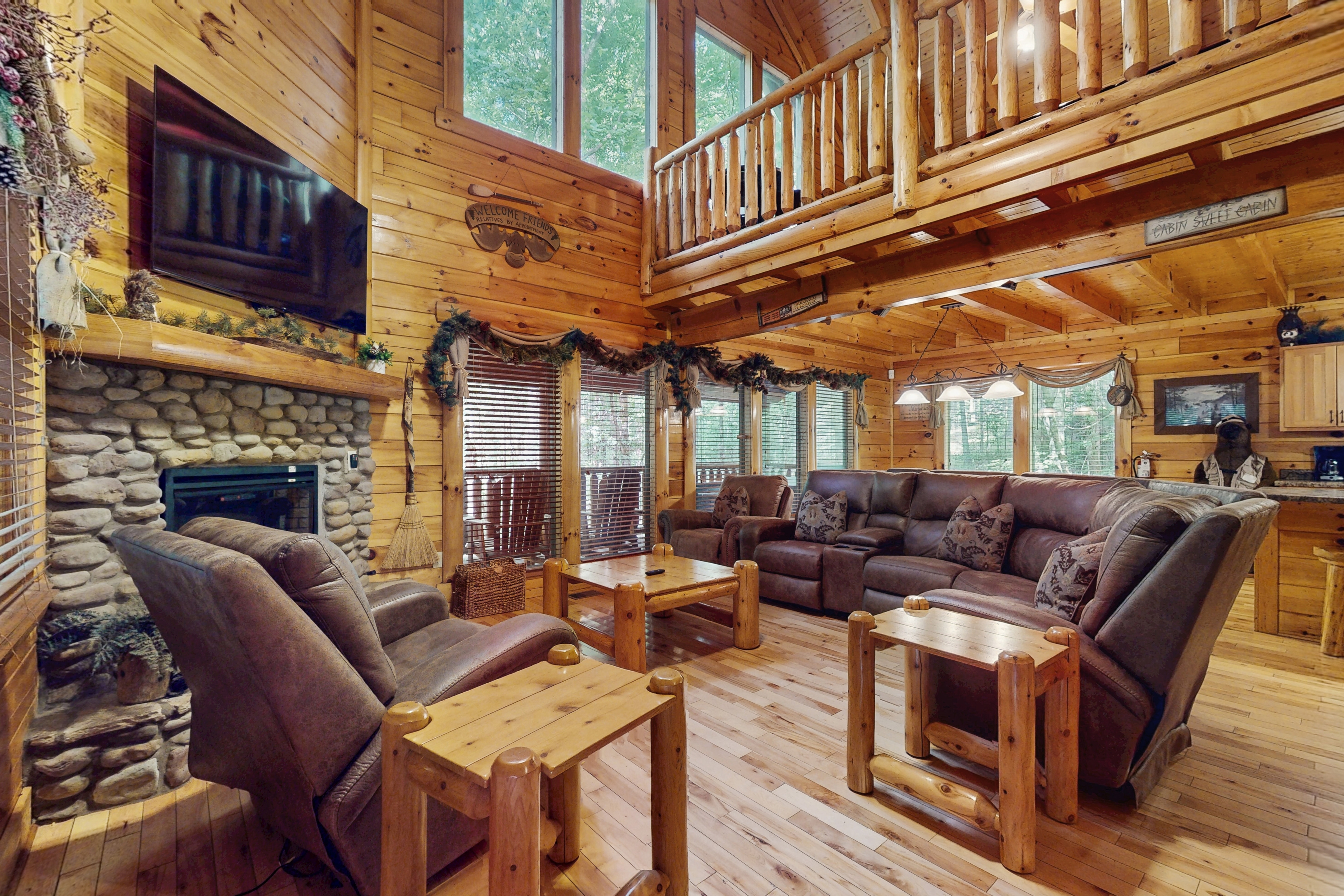 Family Friendly Cabin, Sleeps 10・Hot Tub・Jacuzzi