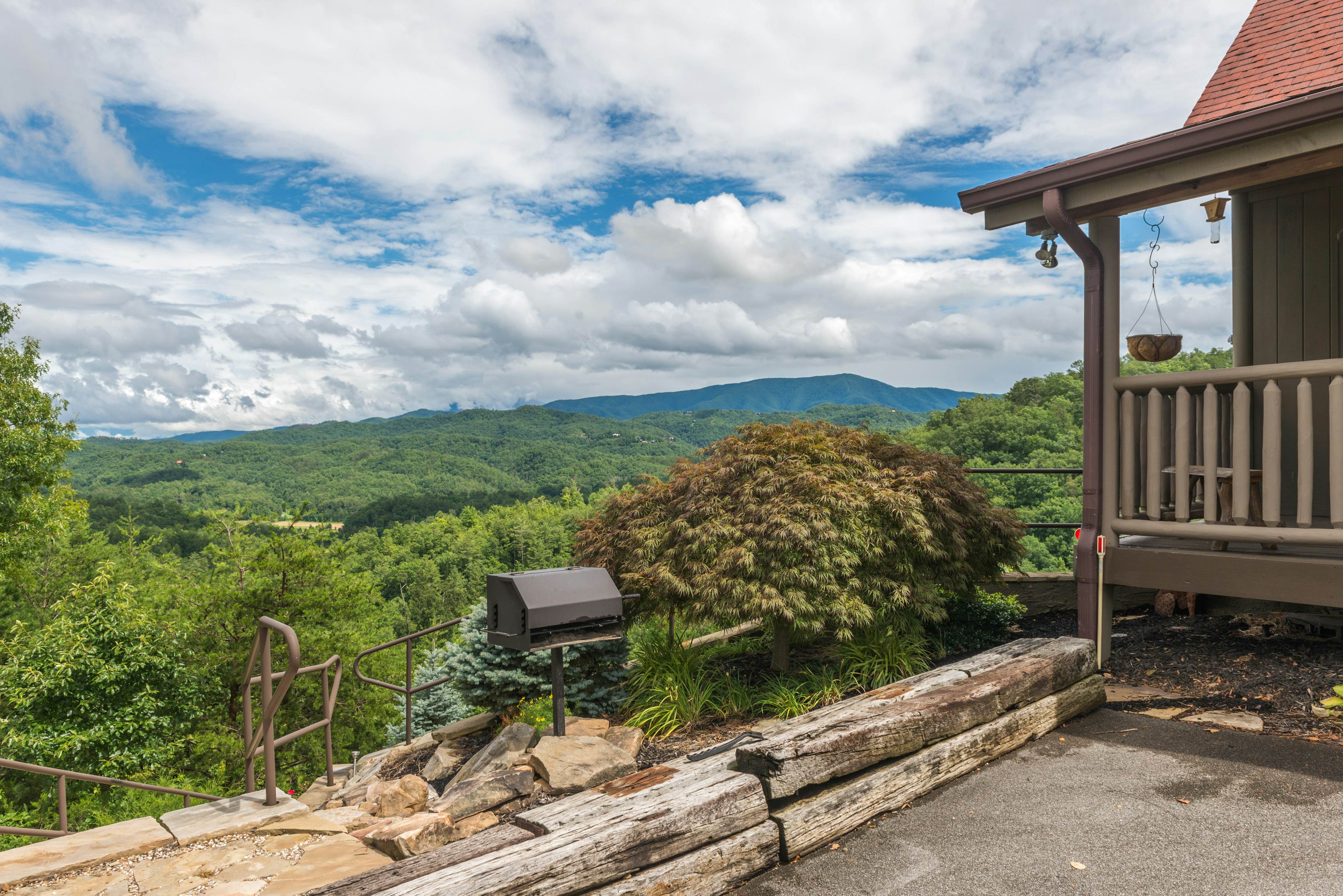 Mtn Getaway, Sleeps 12・Spectacular Views・Hot Tub