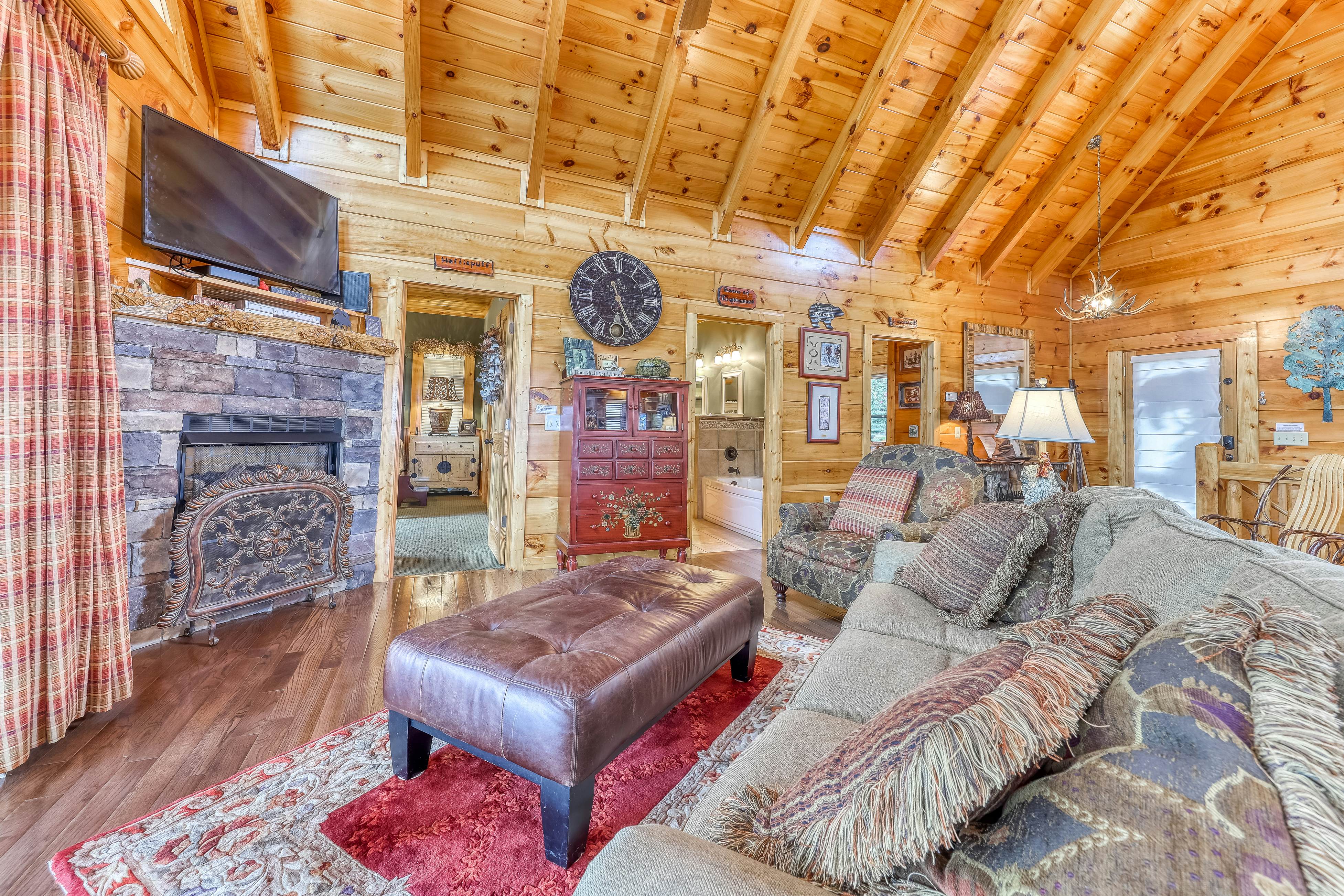 Mtn Getaway, Sleeps 12・Spectacular Views・Hot Tub