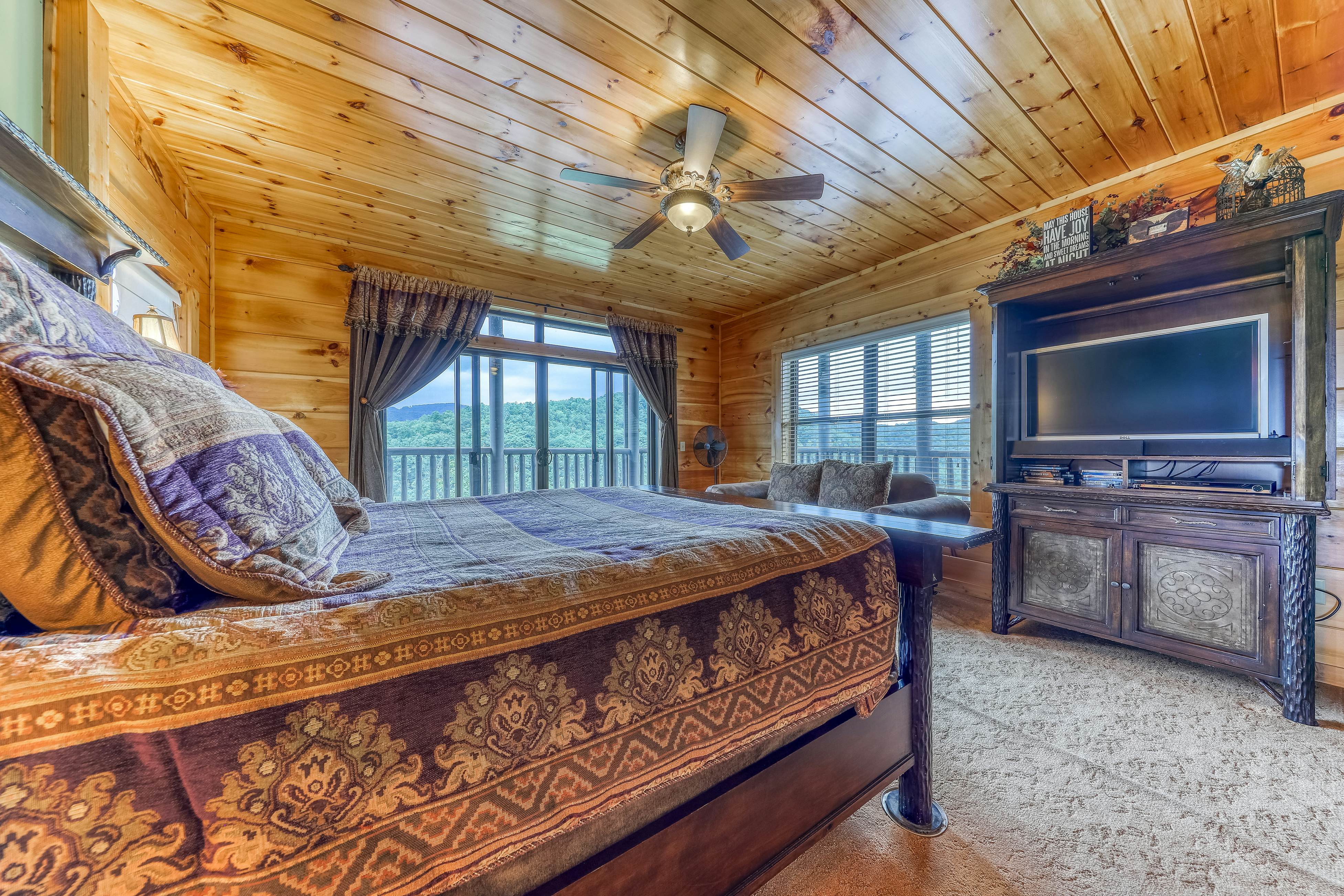 Mtn Getaway, Sleeps 12・Spectacular Views・Hot Tub