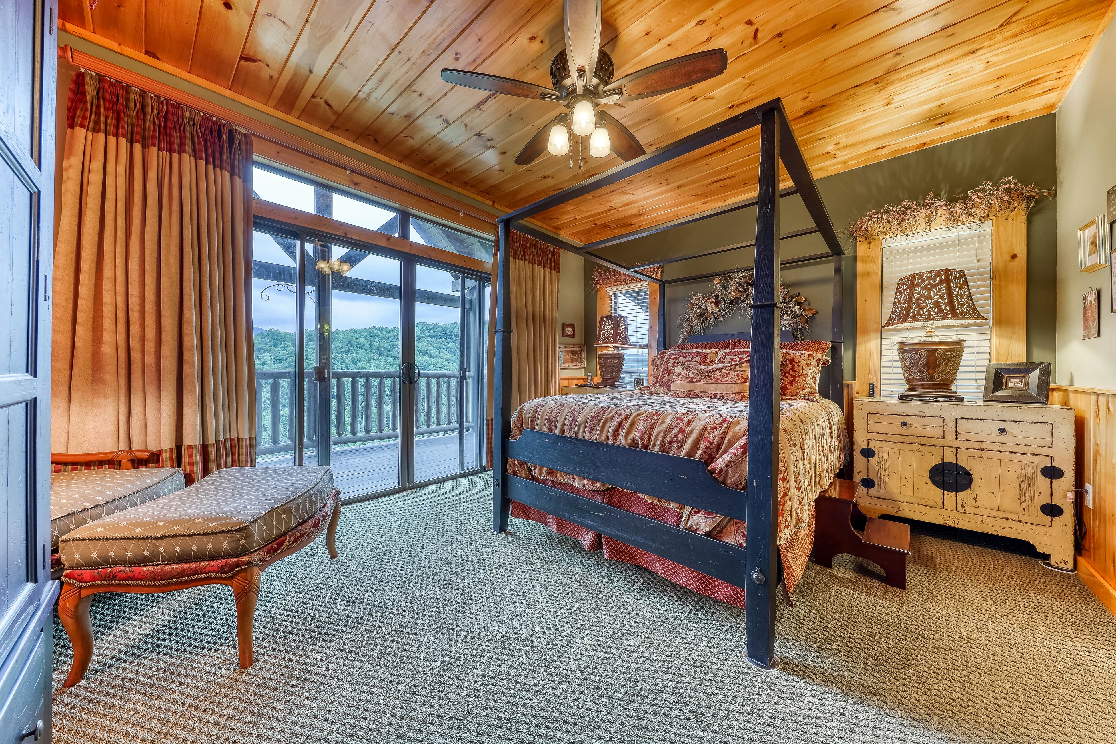 Mtn Getaway, Sleeps 12・Spectacular Views・Hot Tub