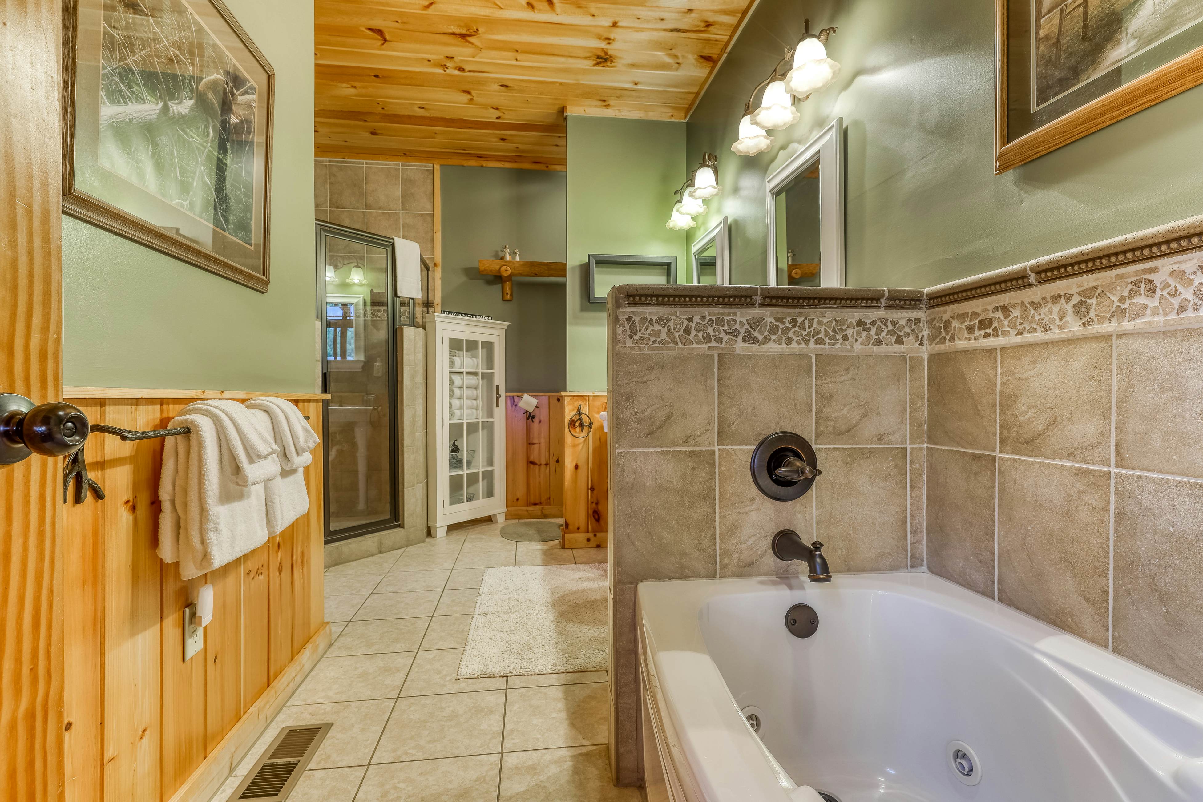 Mtn Getaway, Sleeps 12・Spectacular Views・Hot Tub