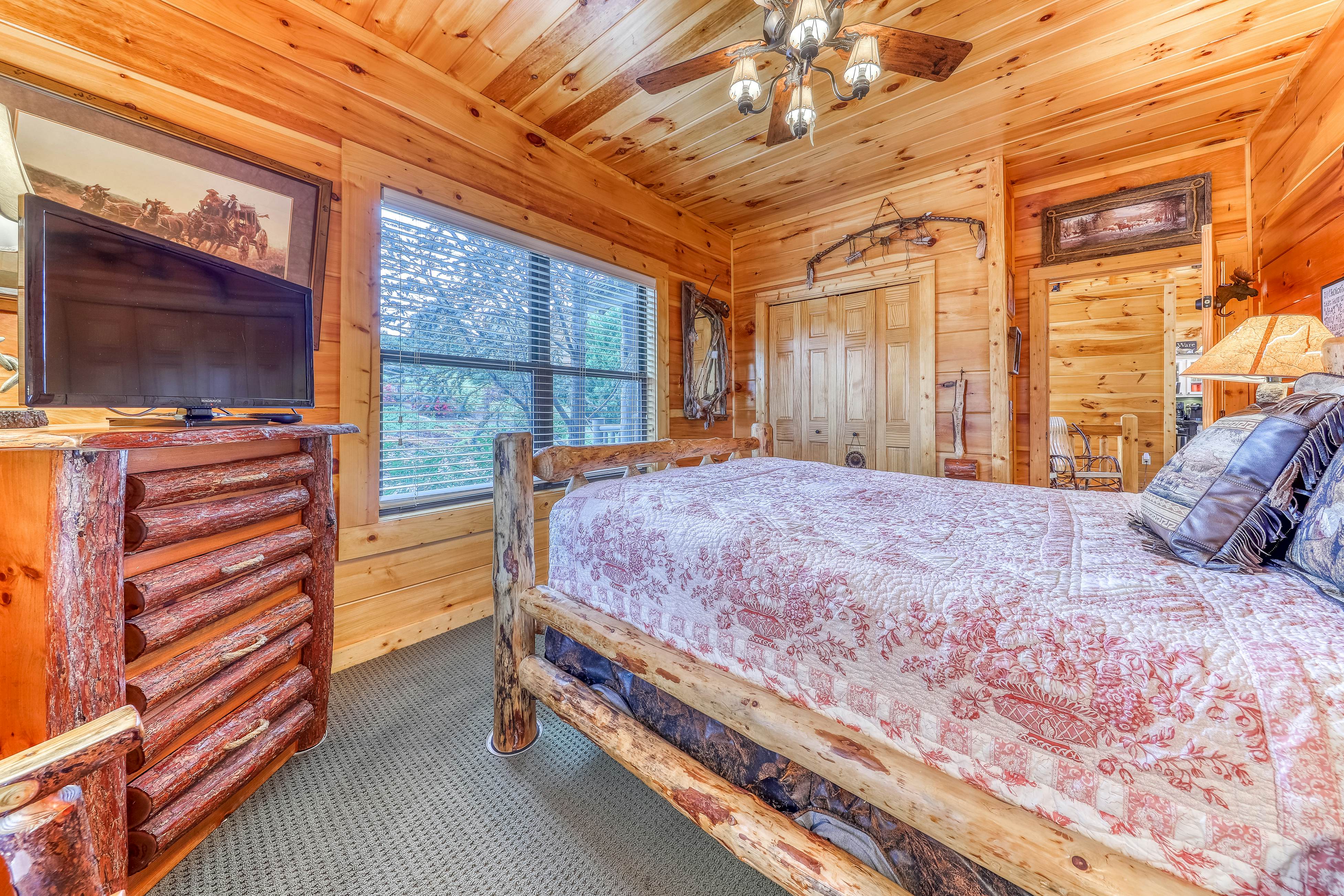 Mtn Getaway, Sleeps 12・Spectacular Views・Hot Tub