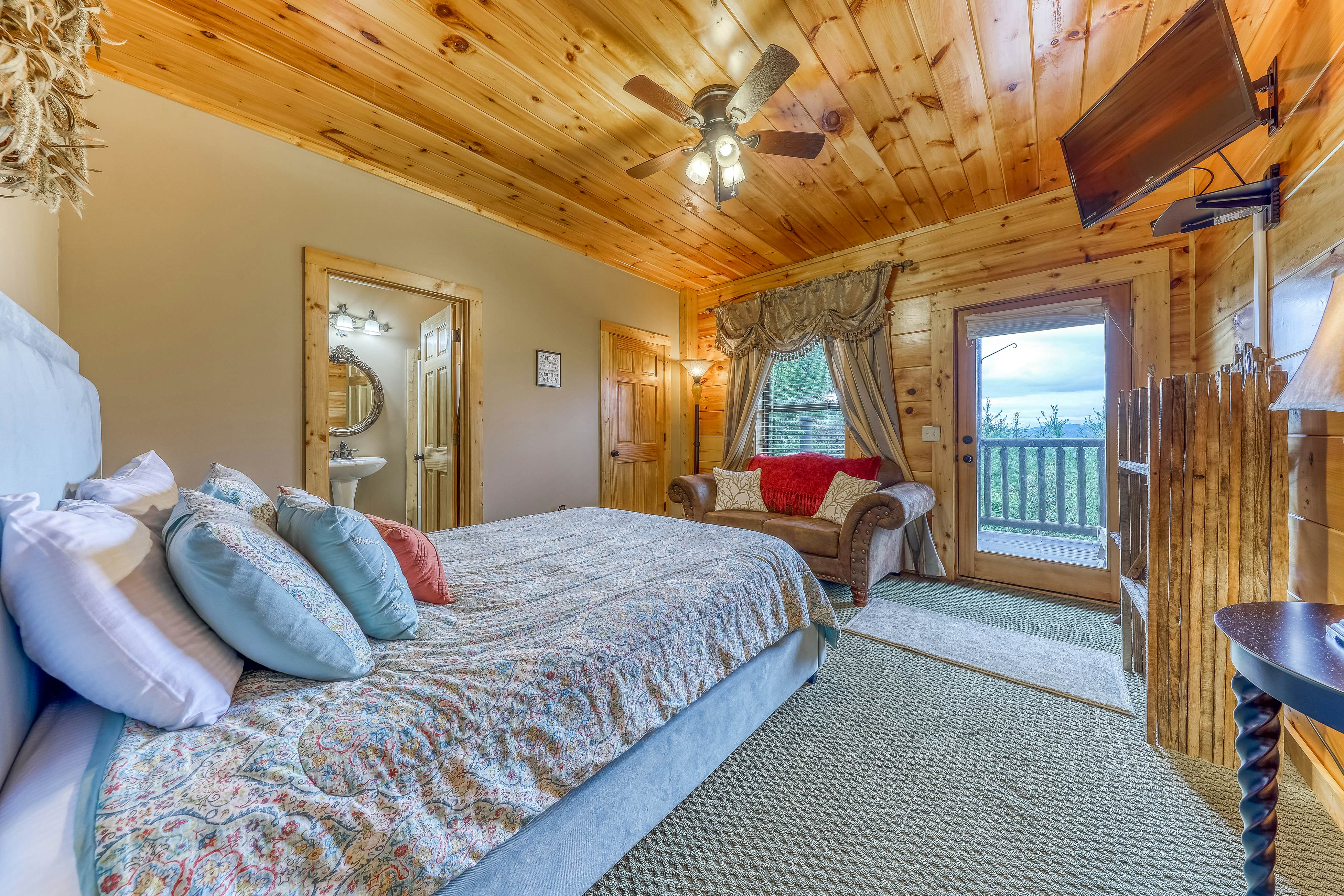 Mtn Getaway, Sleeps 12・Spectacular Views・Hot Tub