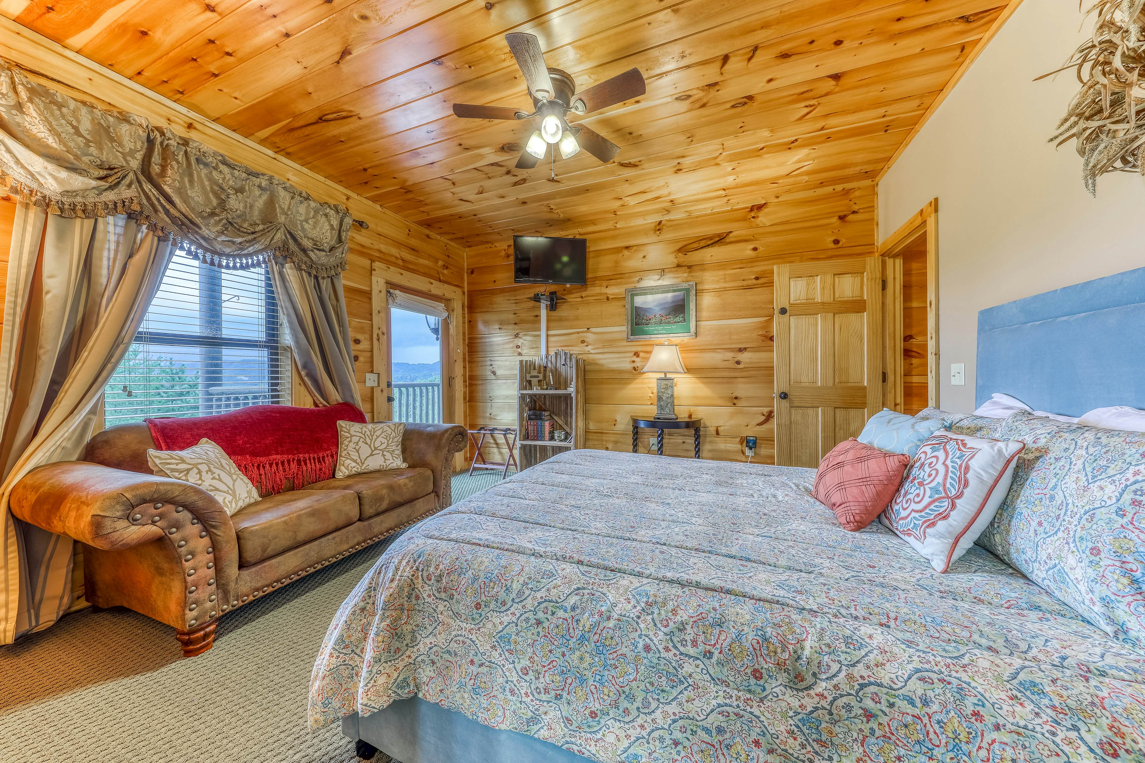 Mtn Getaway, Sleeps 12・Spectacular Views・Hot Tub