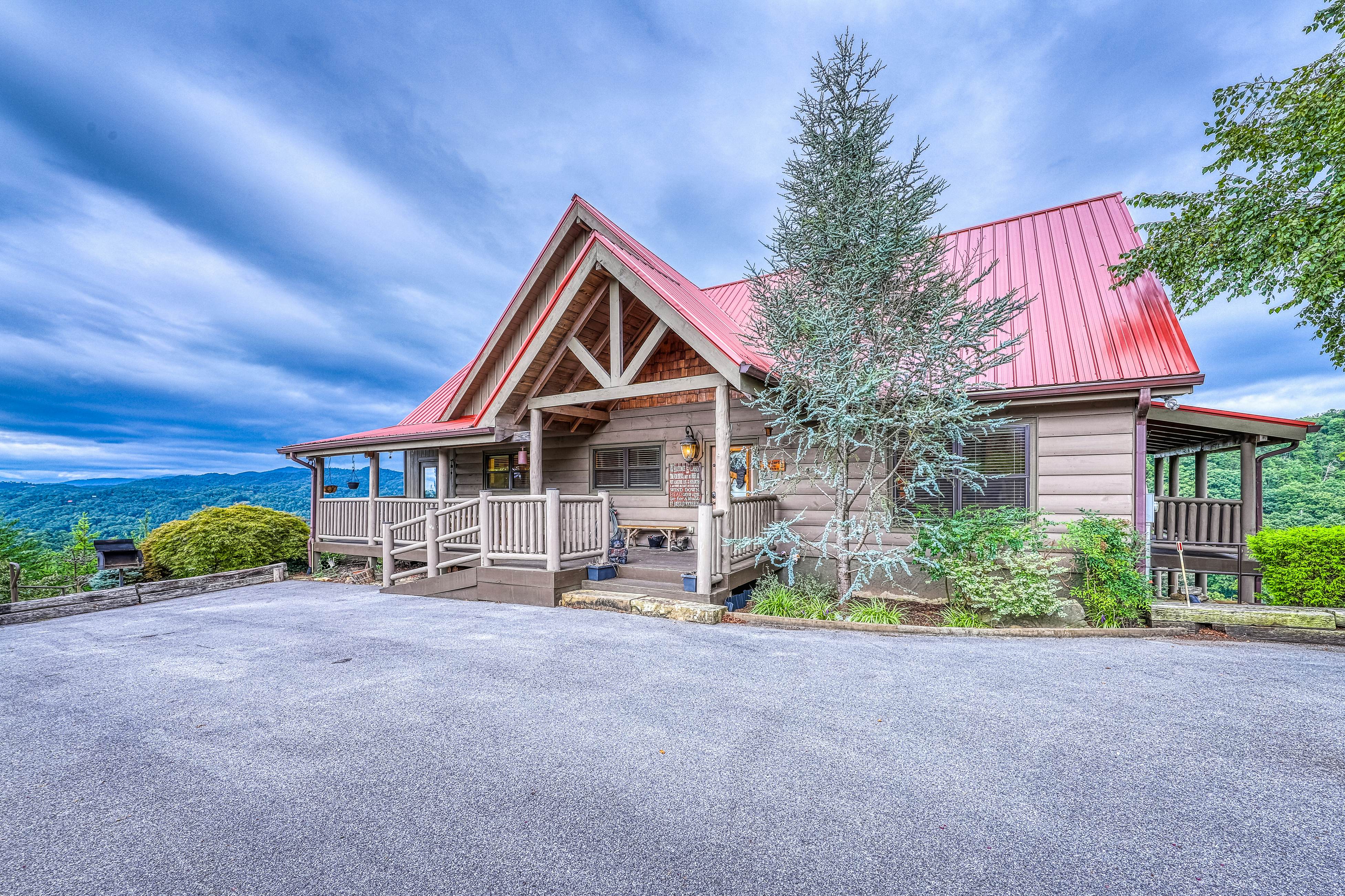 Mtn Getaway, Sleeps 12・Spectacular Views・Hot Tub