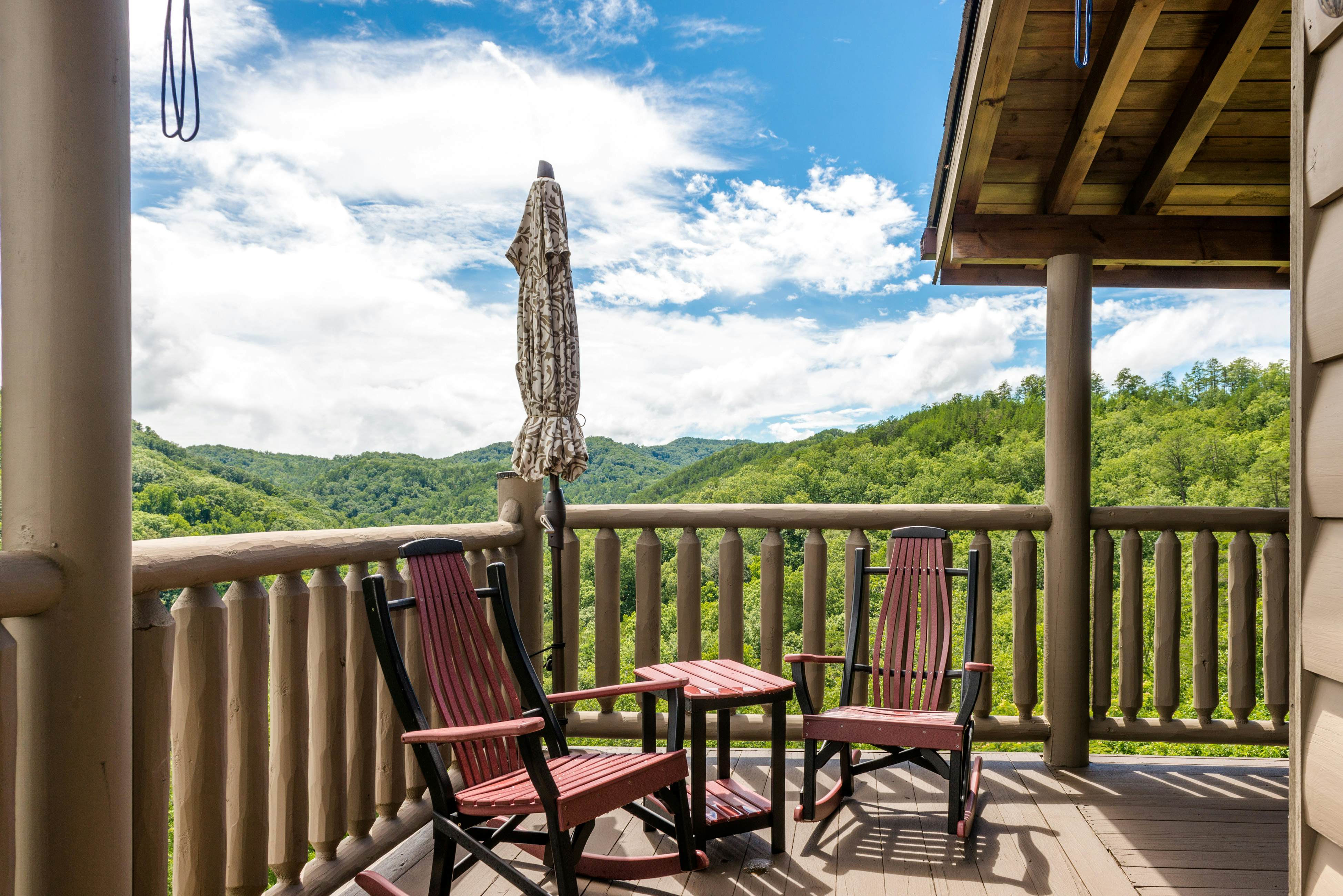 Mtn Getaway, Sleeps 12・Spectacular Views・Hot Tub