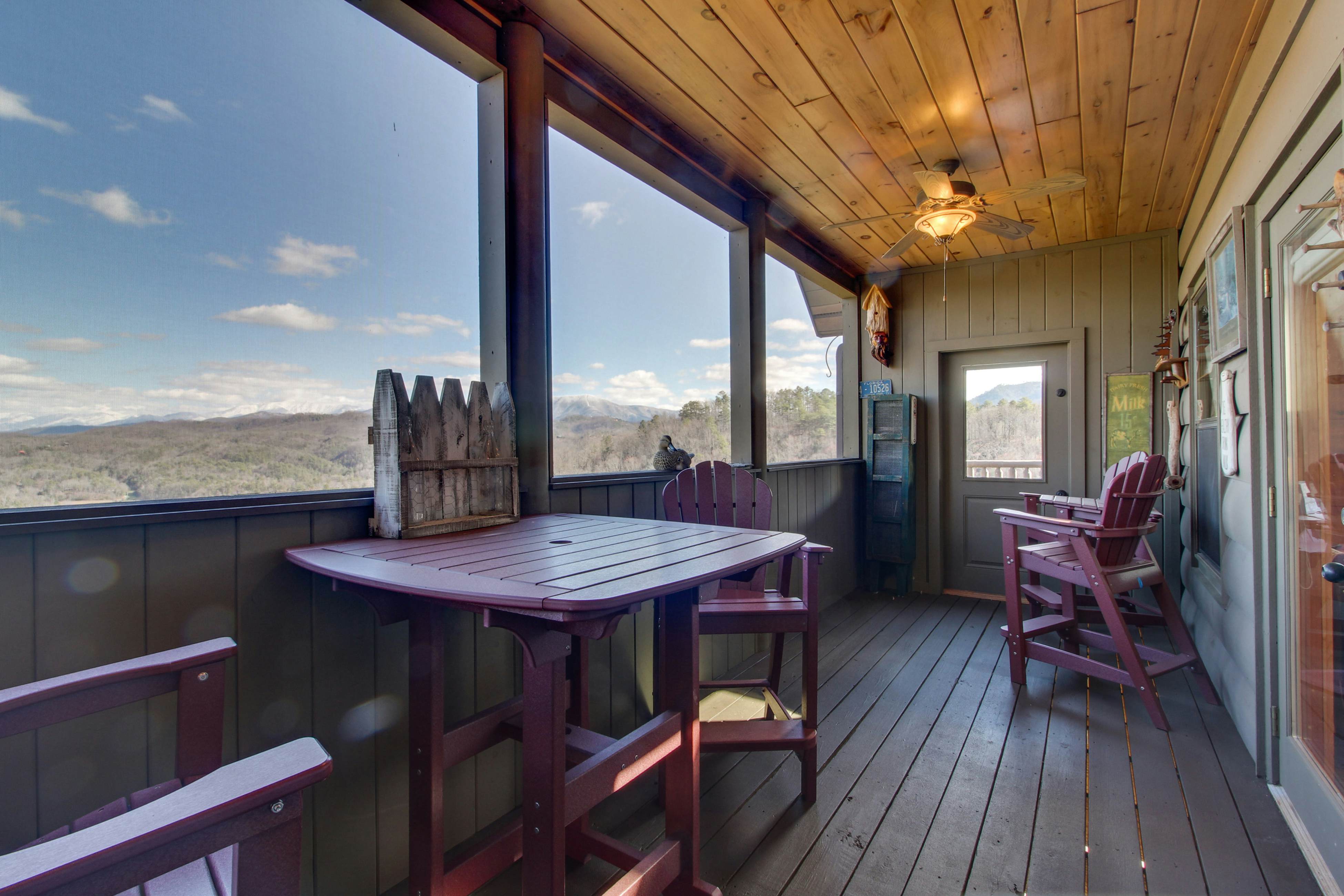 Mtn Getaway, Sleeps 12・Spectacular Views・Hot Tub