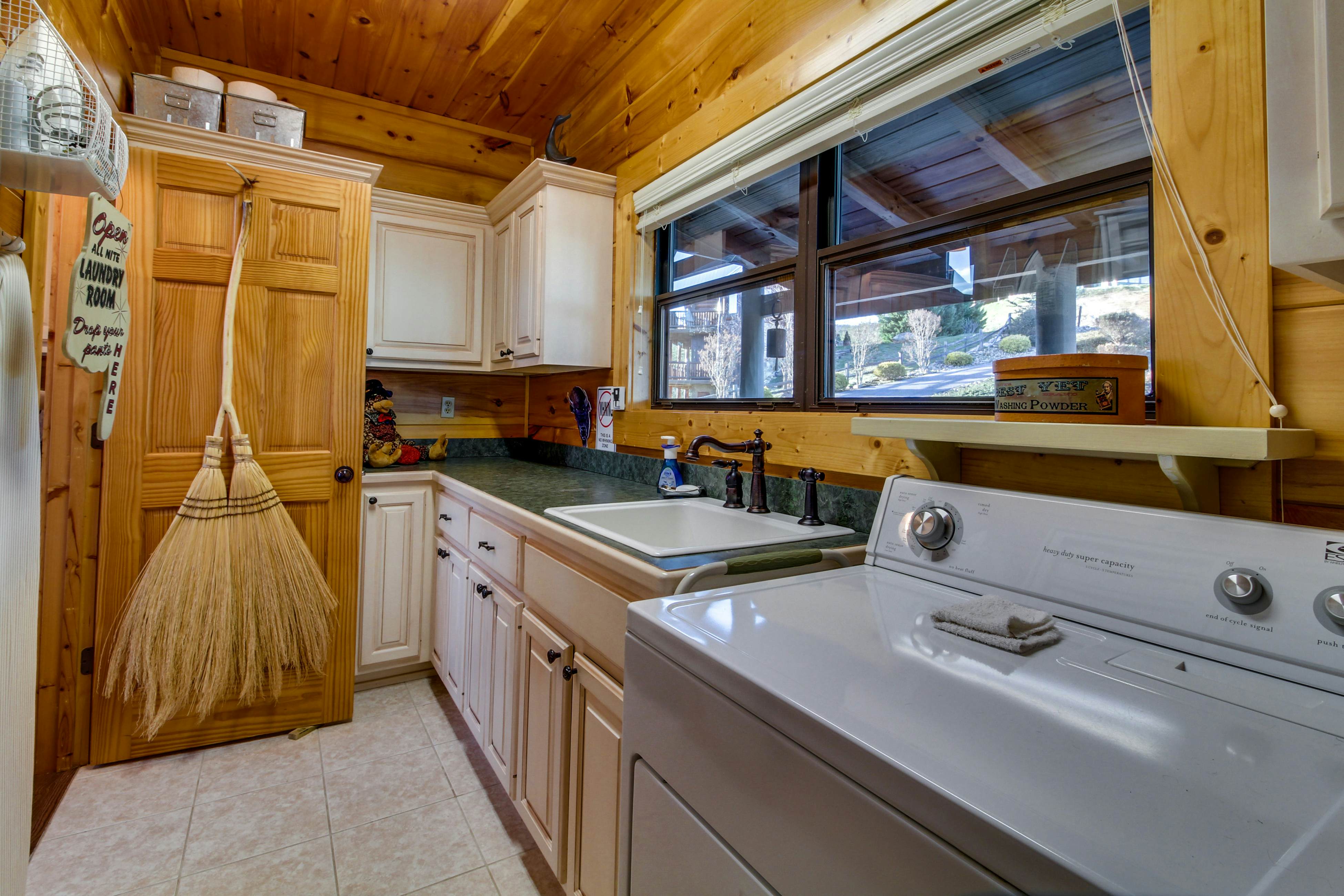 Mtn Getaway, Sleeps 12・Spectacular Views・Hot Tub