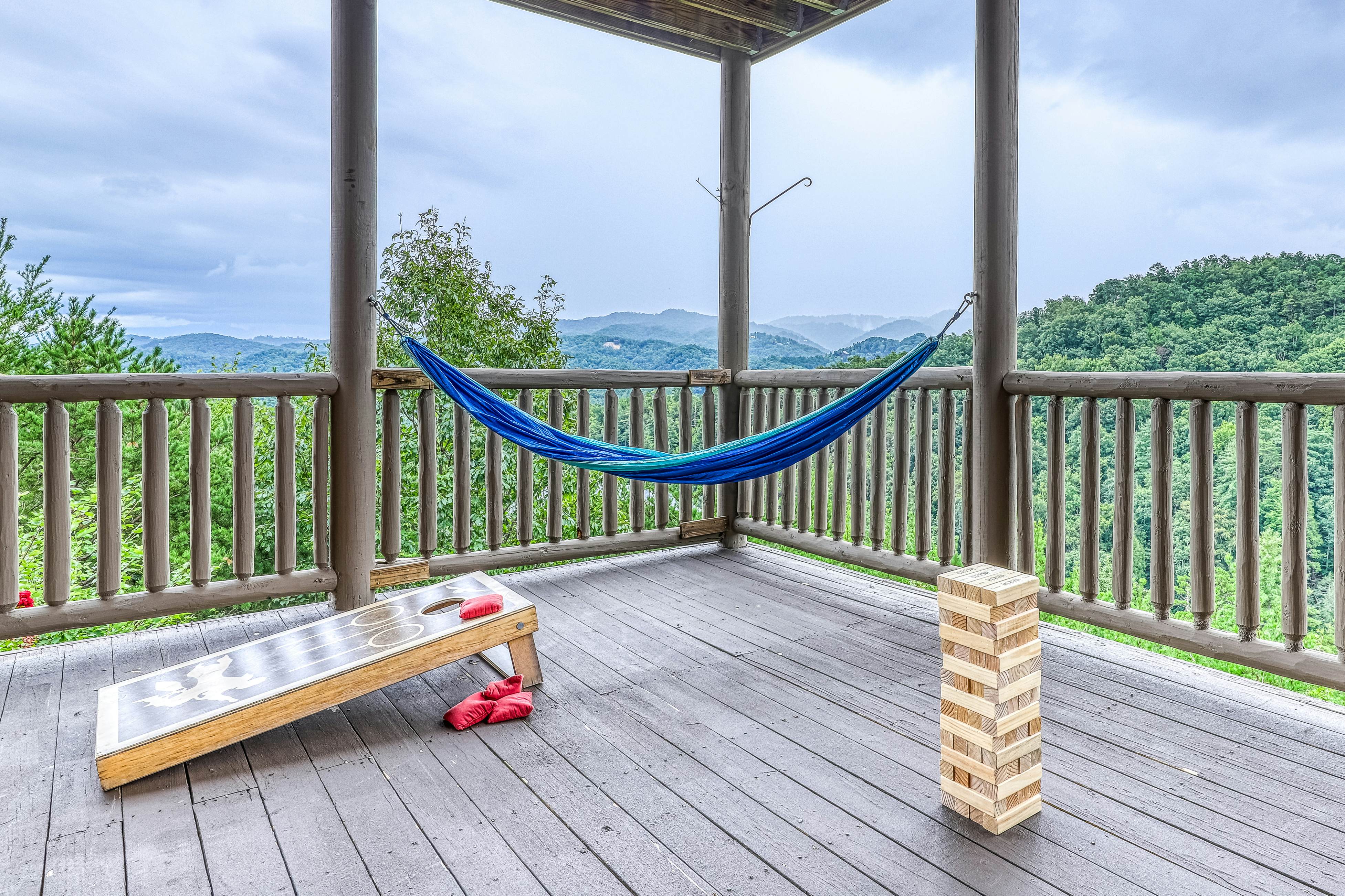 Mtn Getaway, Sleeps 12・Spectacular Views・Hot Tub