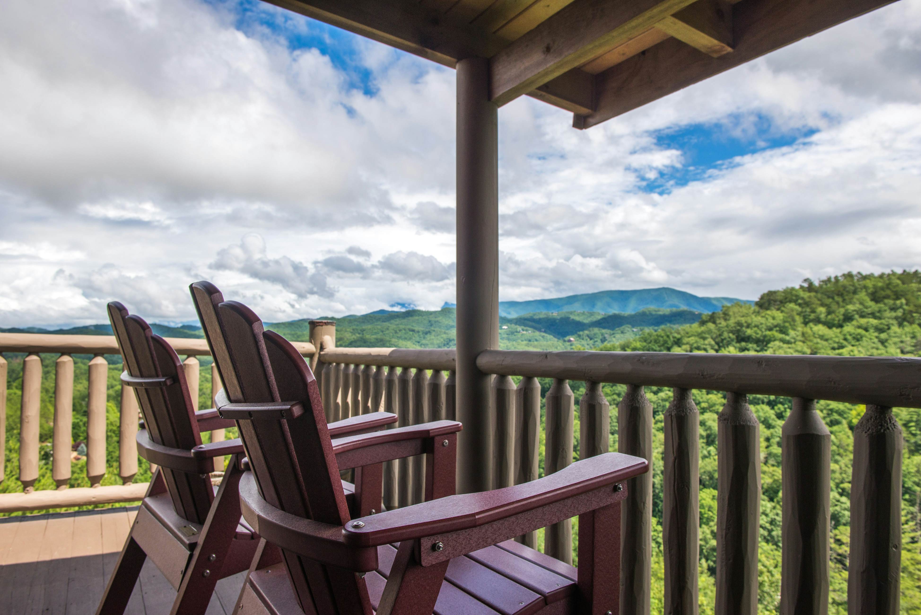 Mtn Getaway, Sleeps 12・Spectacular Views・Hot Tub