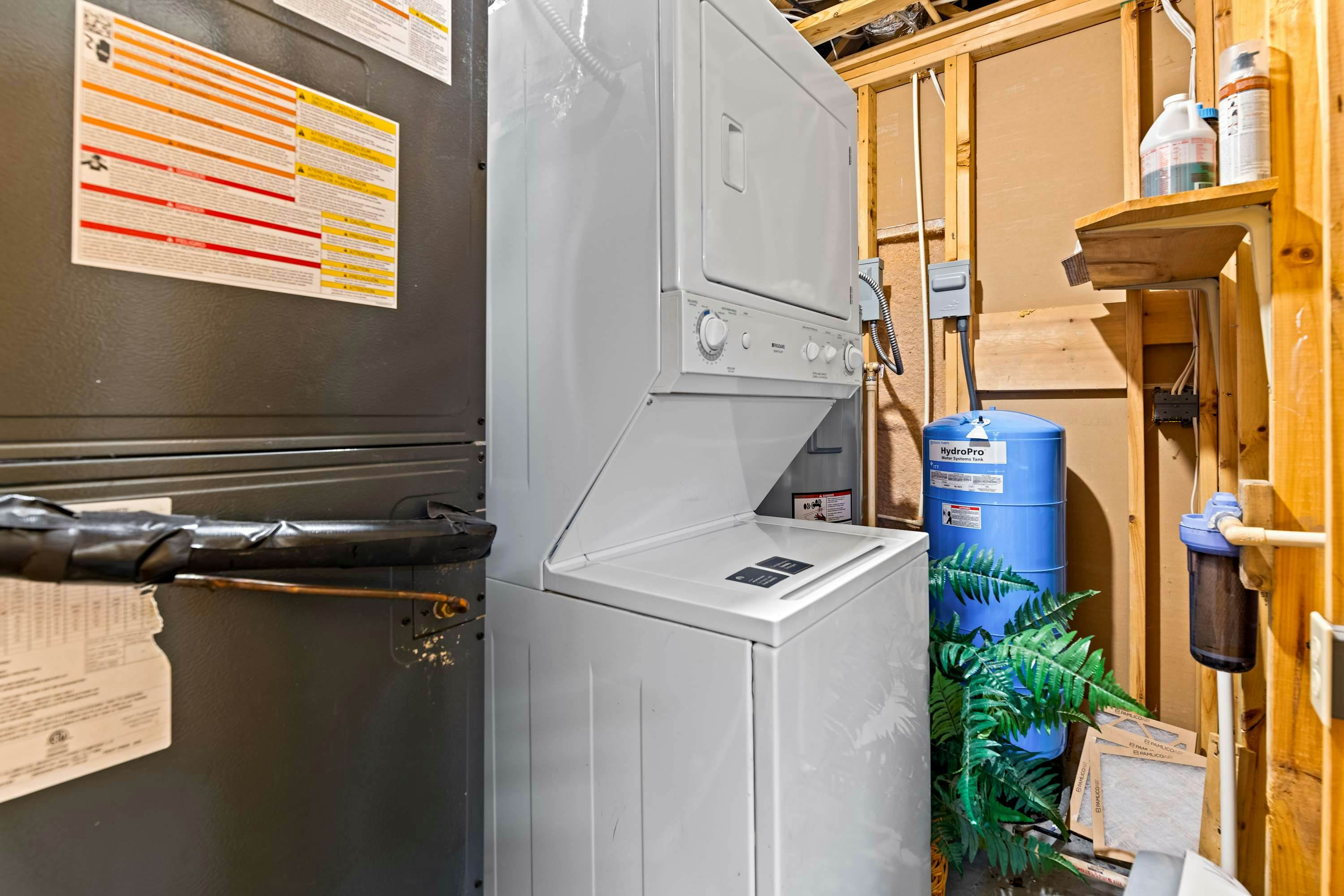 Cabin with Free Attraction Tickets, hot tub & catch-and-release fishing pond