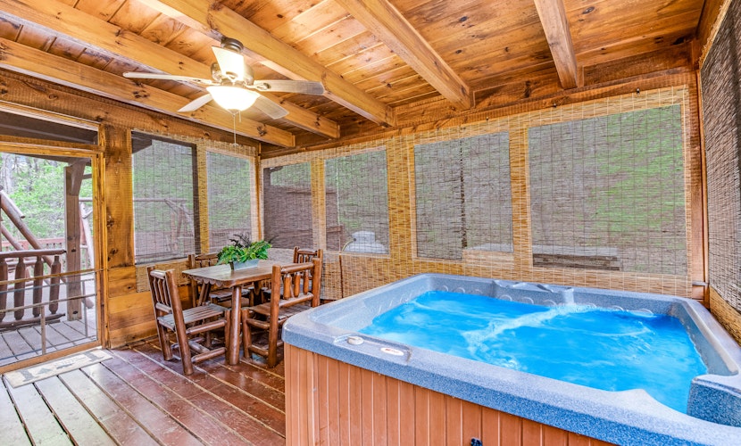 Log Cabin, Sleeps 9・Hot Tub・Home Theater・Games