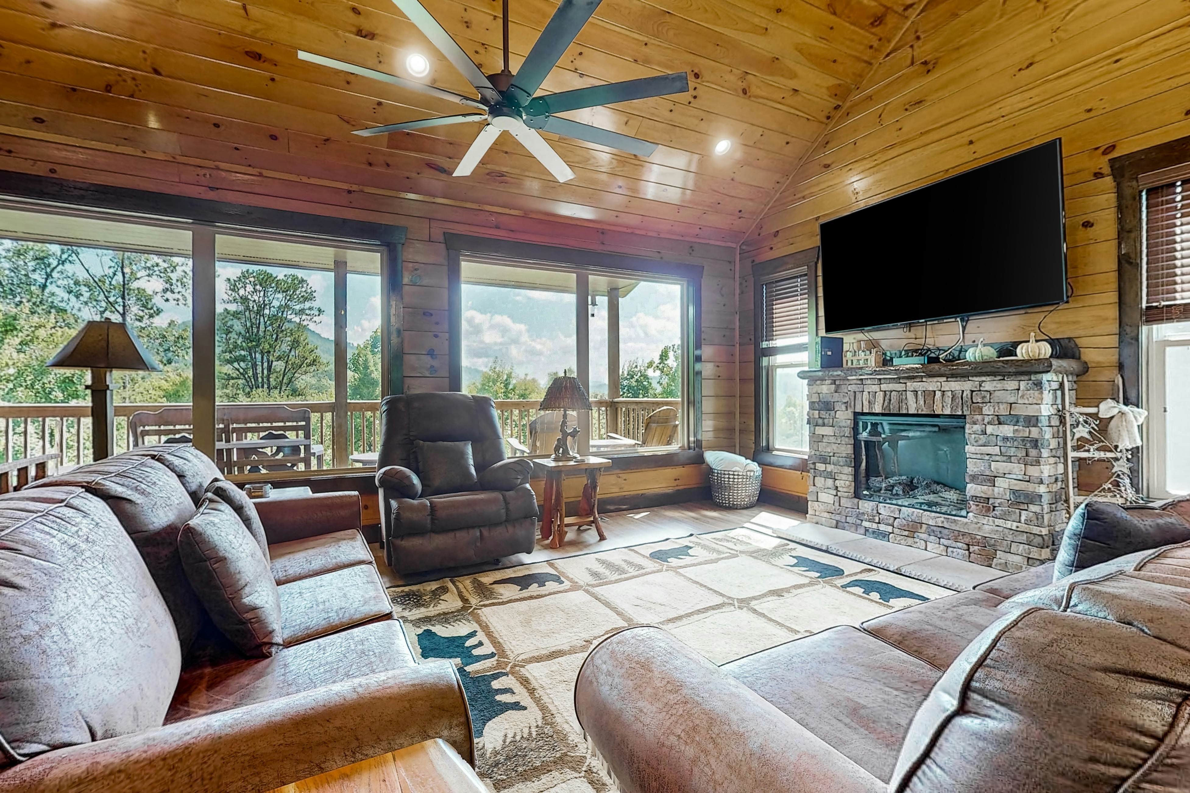 Luxe Mountain-View Cabin w/Hot Tub, Game Room & Theater +Free Attraction Tickets