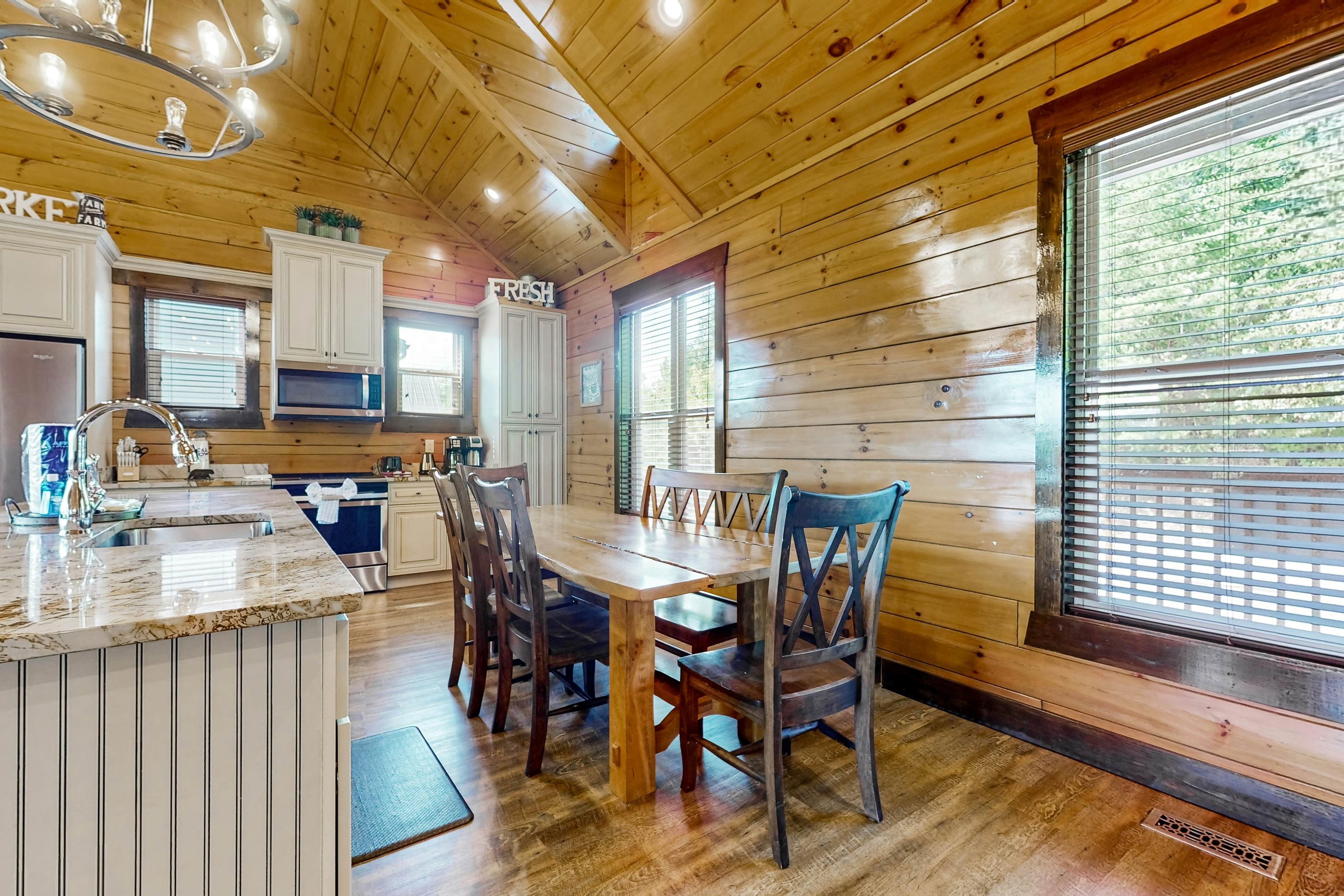 Luxe Mountain-View Cabin w/Hot Tub, Game Room & Theater +Free Attraction Tickets