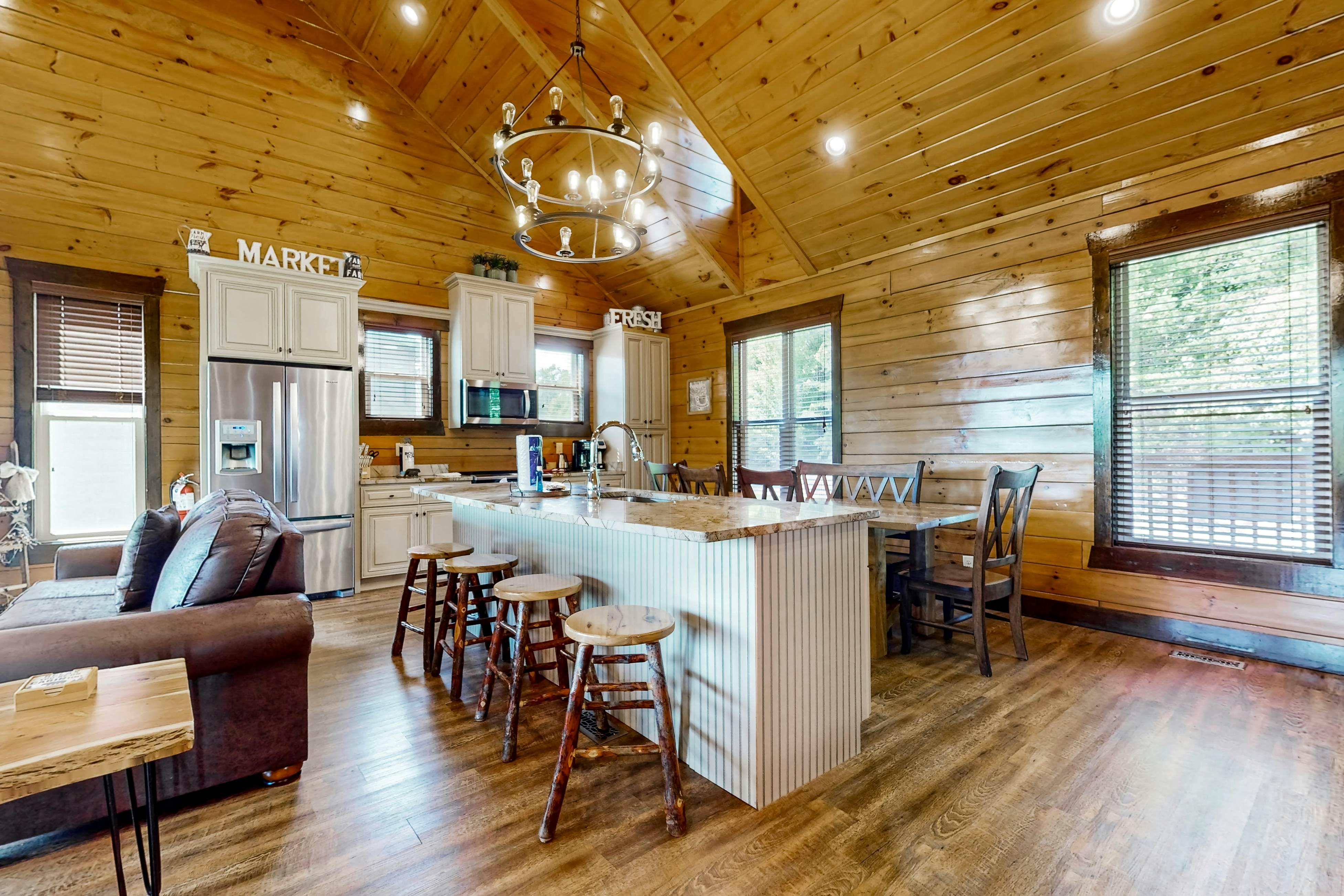 Luxe Mountain-View Cabin w/Hot Tub, Game Room & Theater +Free Attraction Tickets