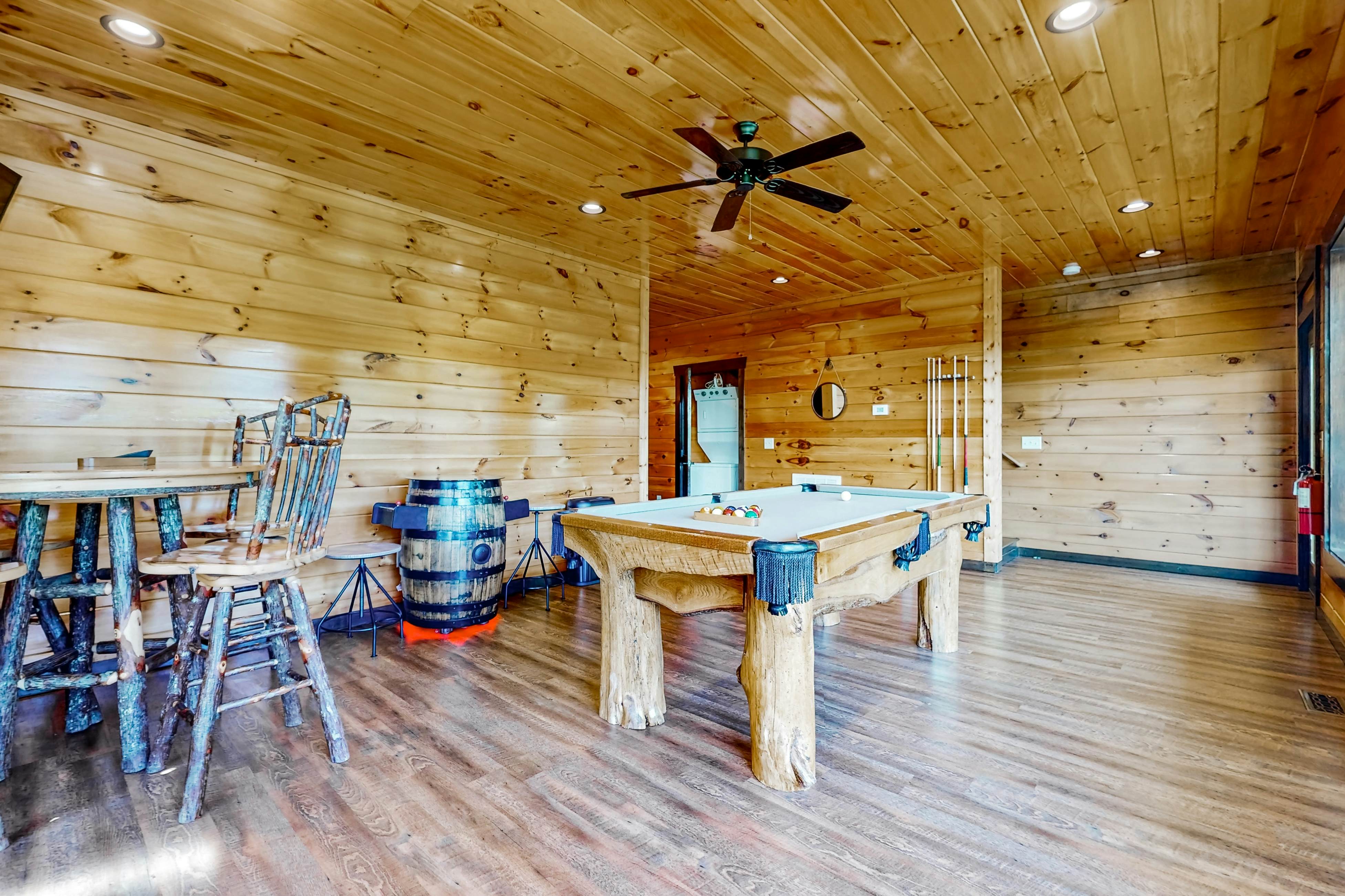 Luxe Mountain-View Cabin w/Hot Tub, Game Room & Theater +Free Attraction Tickets