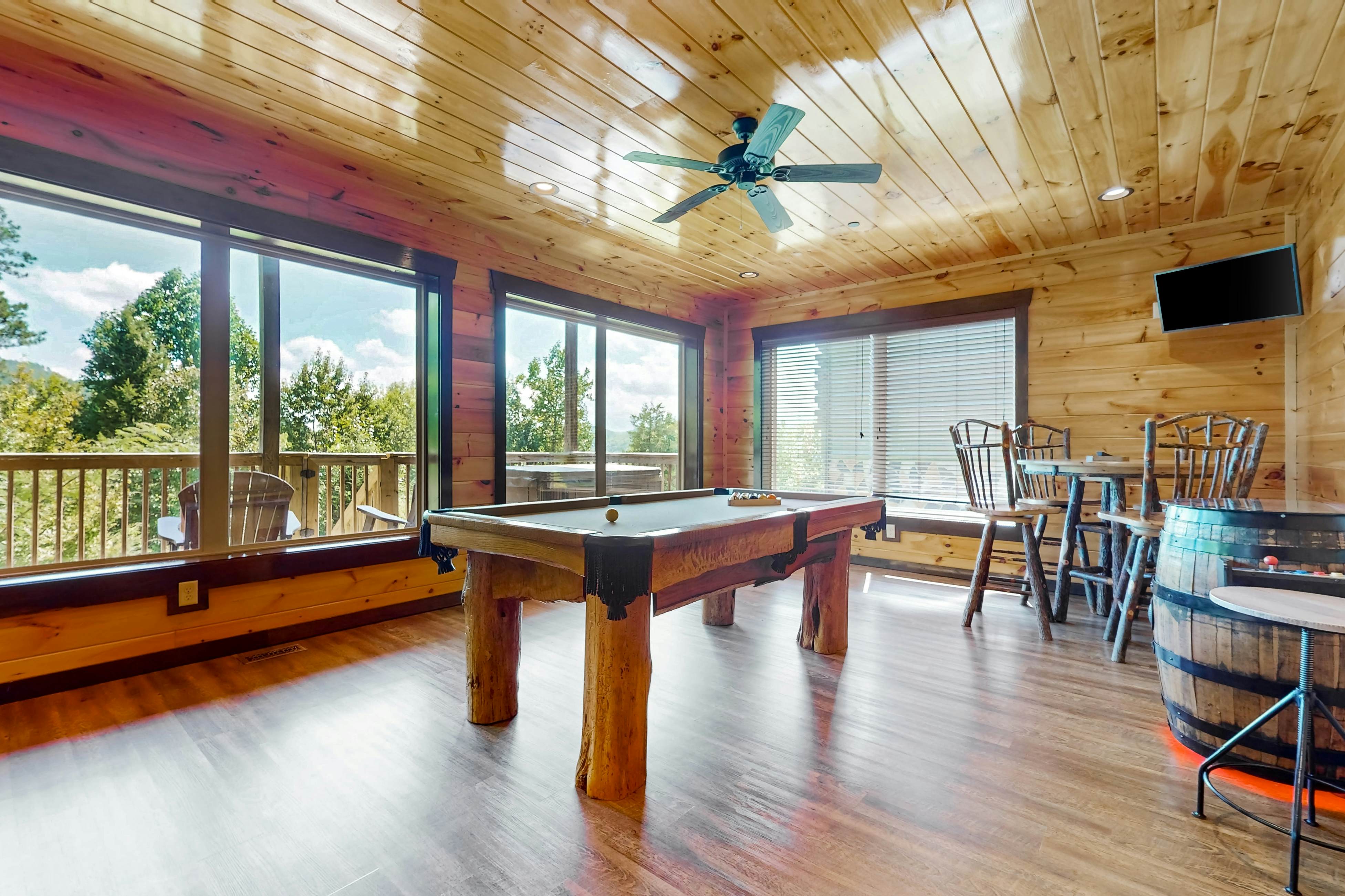 Luxe Mountain-View Cabin w/Hot Tub, Game Room & Theater +Free Attraction Tickets