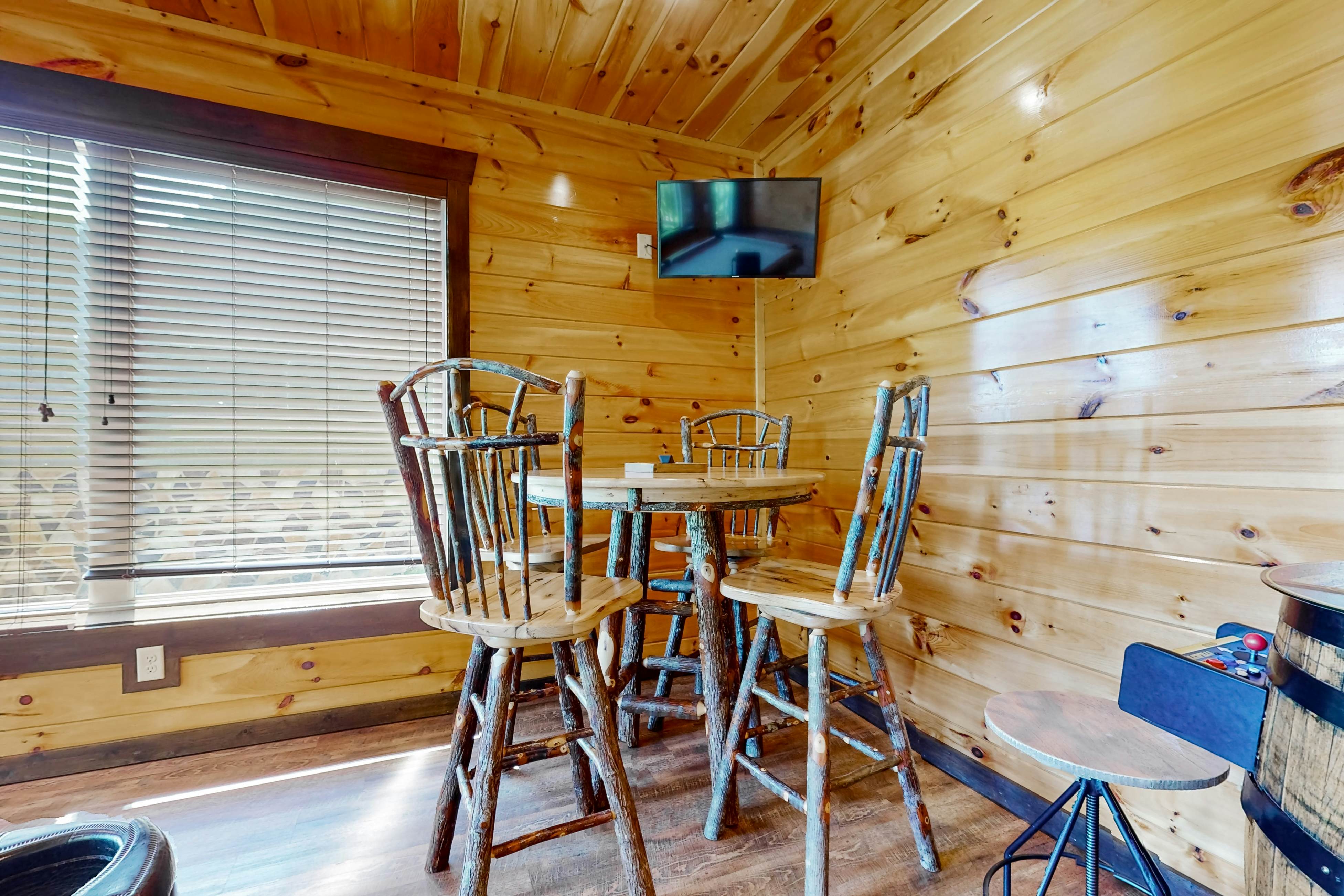 Luxe Mountain-View Cabin w/Hot Tub, Game Room & Theater +Free Attraction Tickets