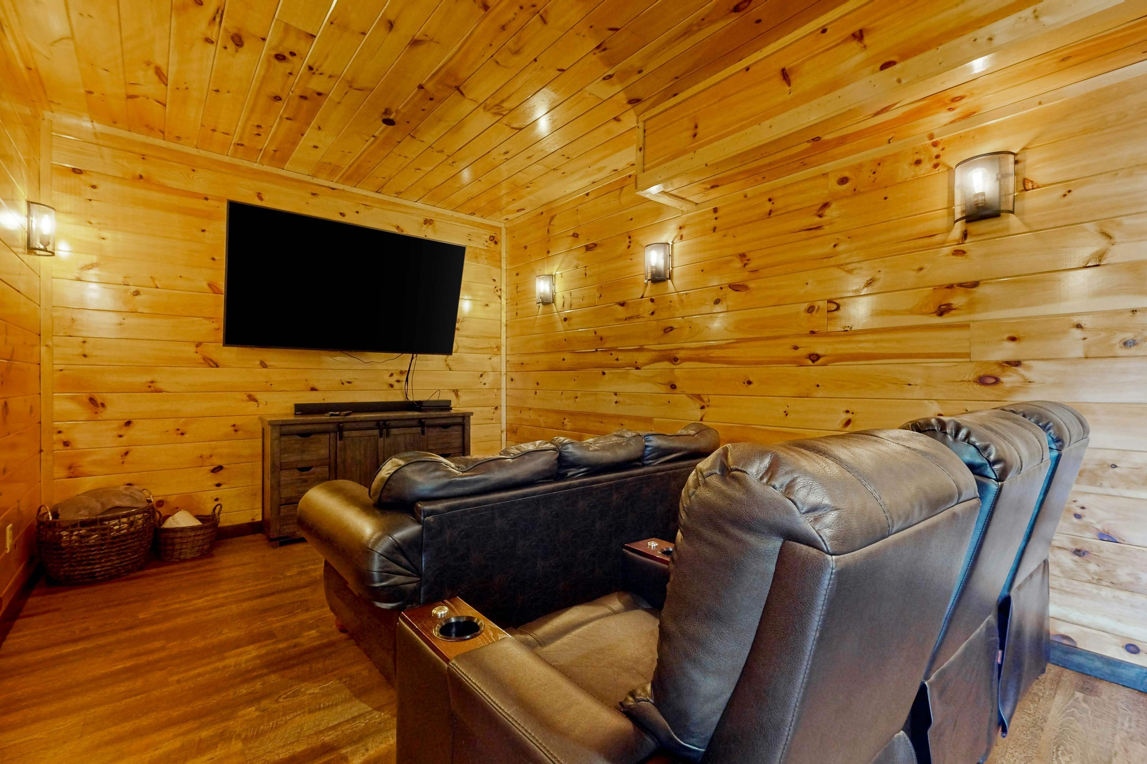 Luxe Mountain-View Cabin w/Hot Tub, Game Room & Theater +Free Attraction Tickets