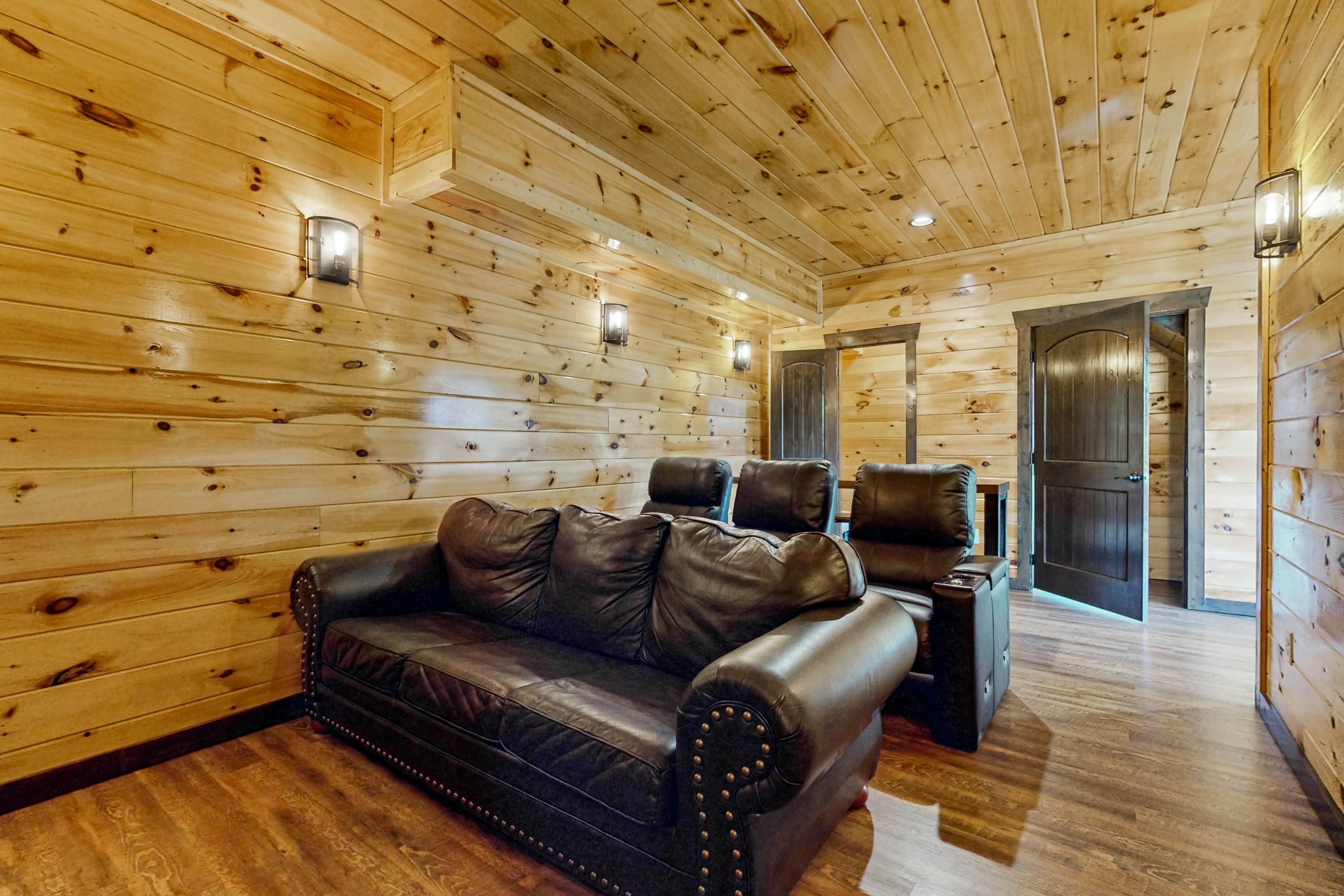Luxe Mountain-View Cabin w/Hot Tub, Game Room & Theater +Free Attraction Tickets