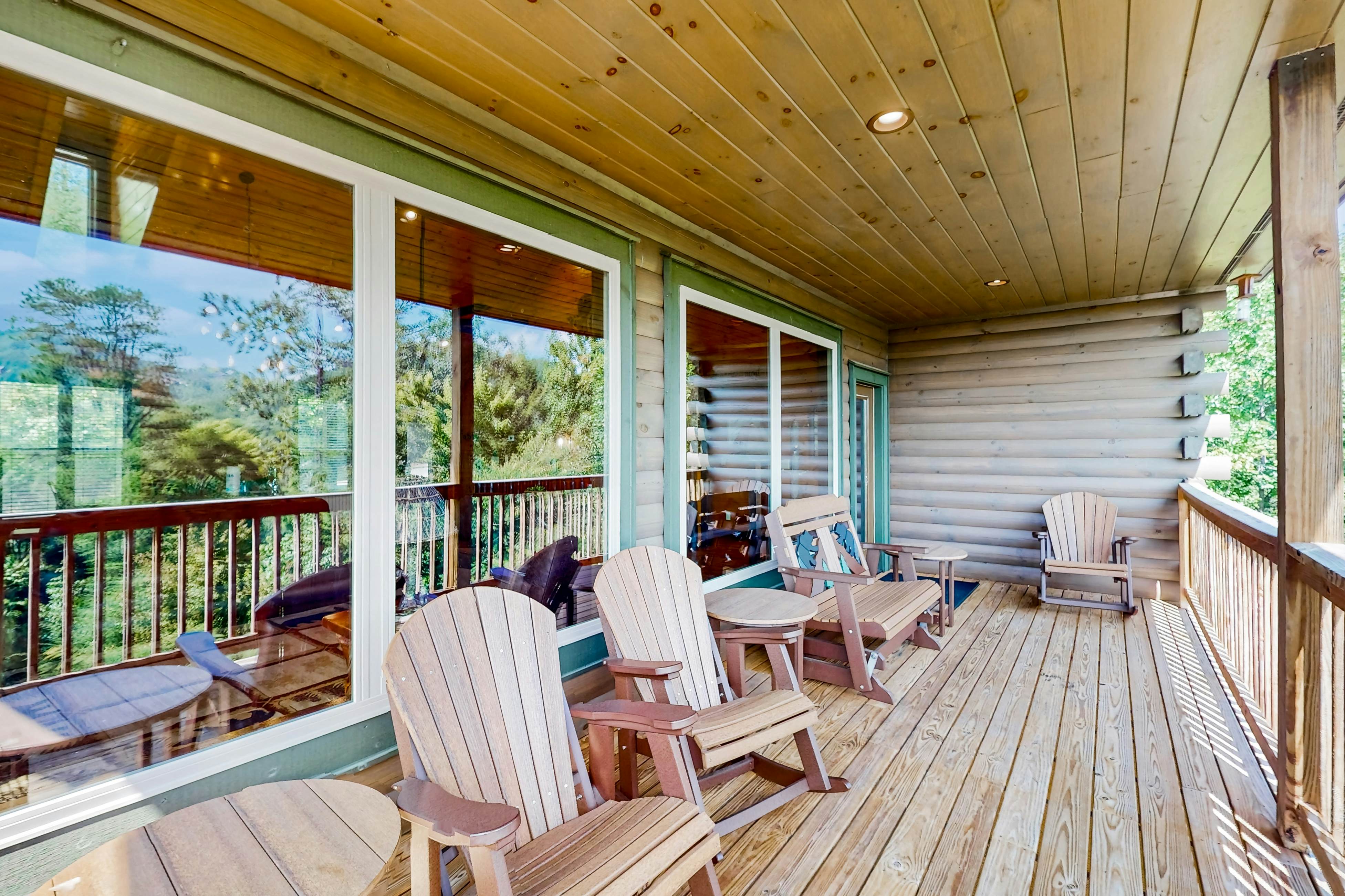 Luxe Mountain-View Cabin w/Hot Tub, Game Room & Theater +Free Attraction Tickets