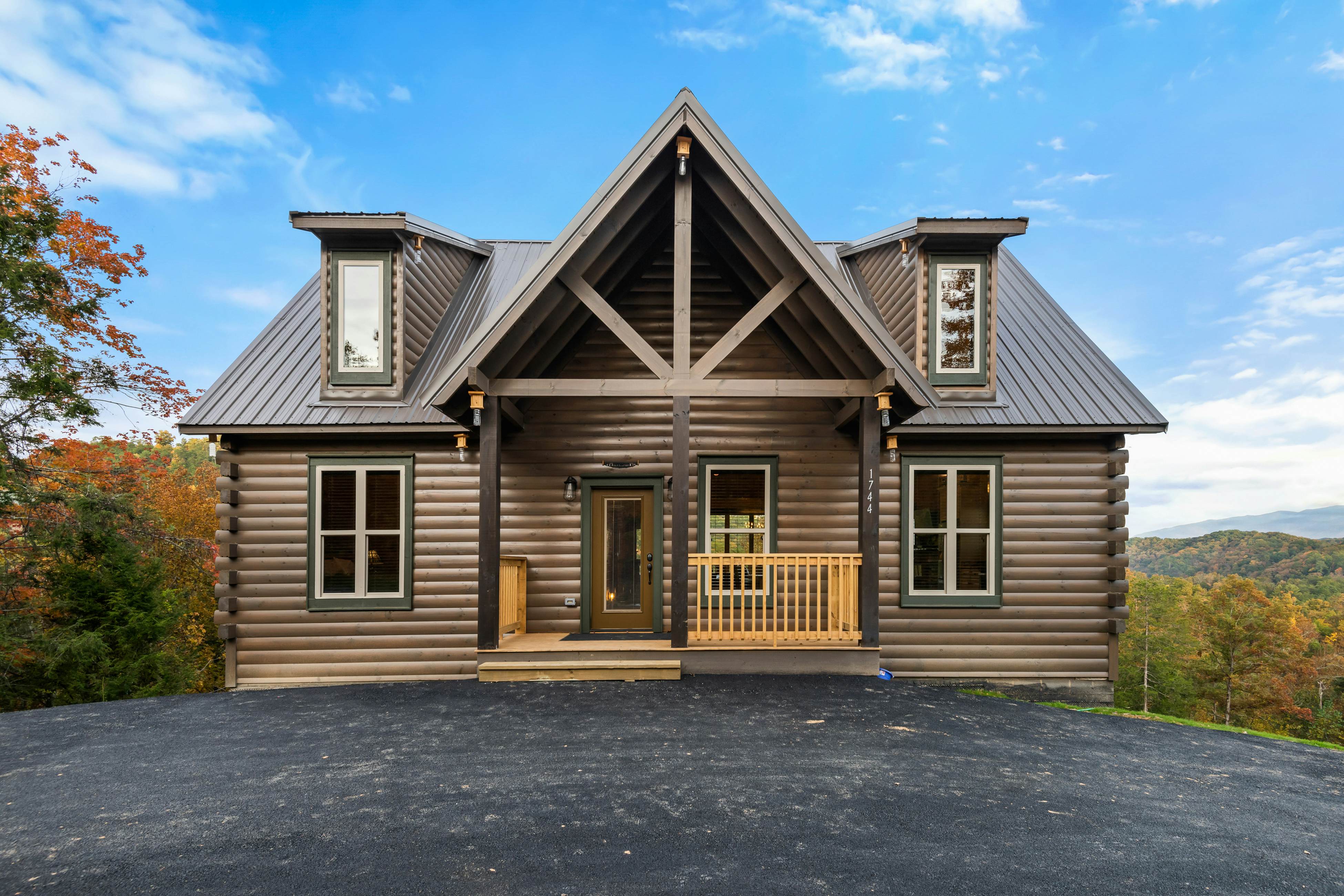 Luxe Mountain-View Cabin w/Hot Tub, Game Room & Theater +Free Attraction Tickets