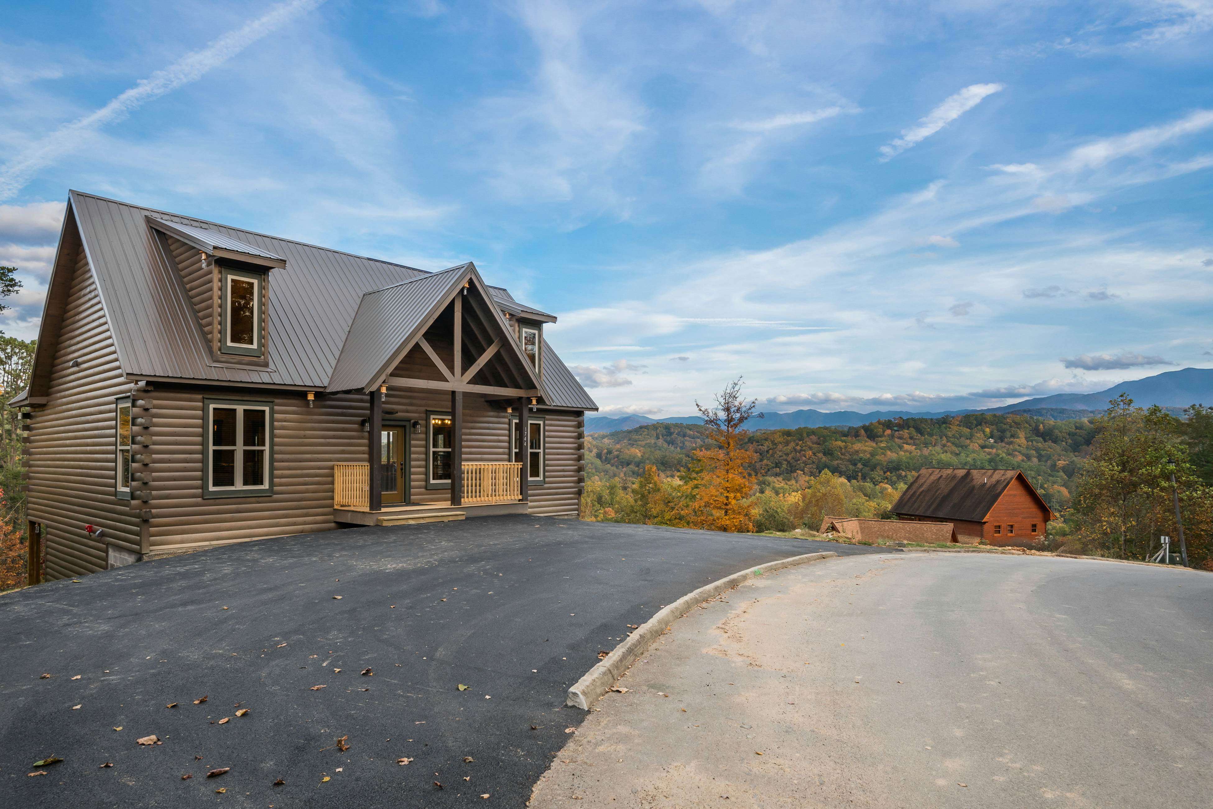 Luxe Mountain-View Cabin w/Hot Tub, Game Room & Theater +Free Attraction Tickets