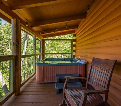 Charming Log Cabin, Sleeps 8・Hot Tub・Arcade・Views