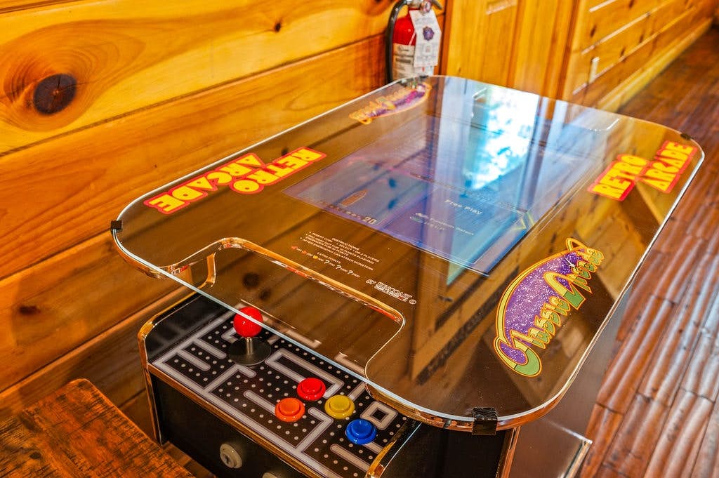 Log cabin w/ hot tub, arcade game, & stunning views + Free Attraction Tickets