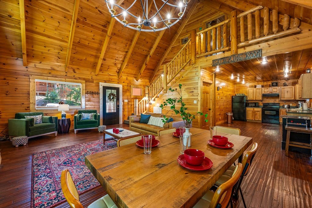 Log cabin w/ hot tub, arcade game, & stunning views + Free Attraction Tickets