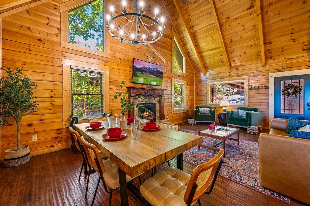 Log cabin w/ hot tub, arcade game, & stunning views + Free Attraction Tickets