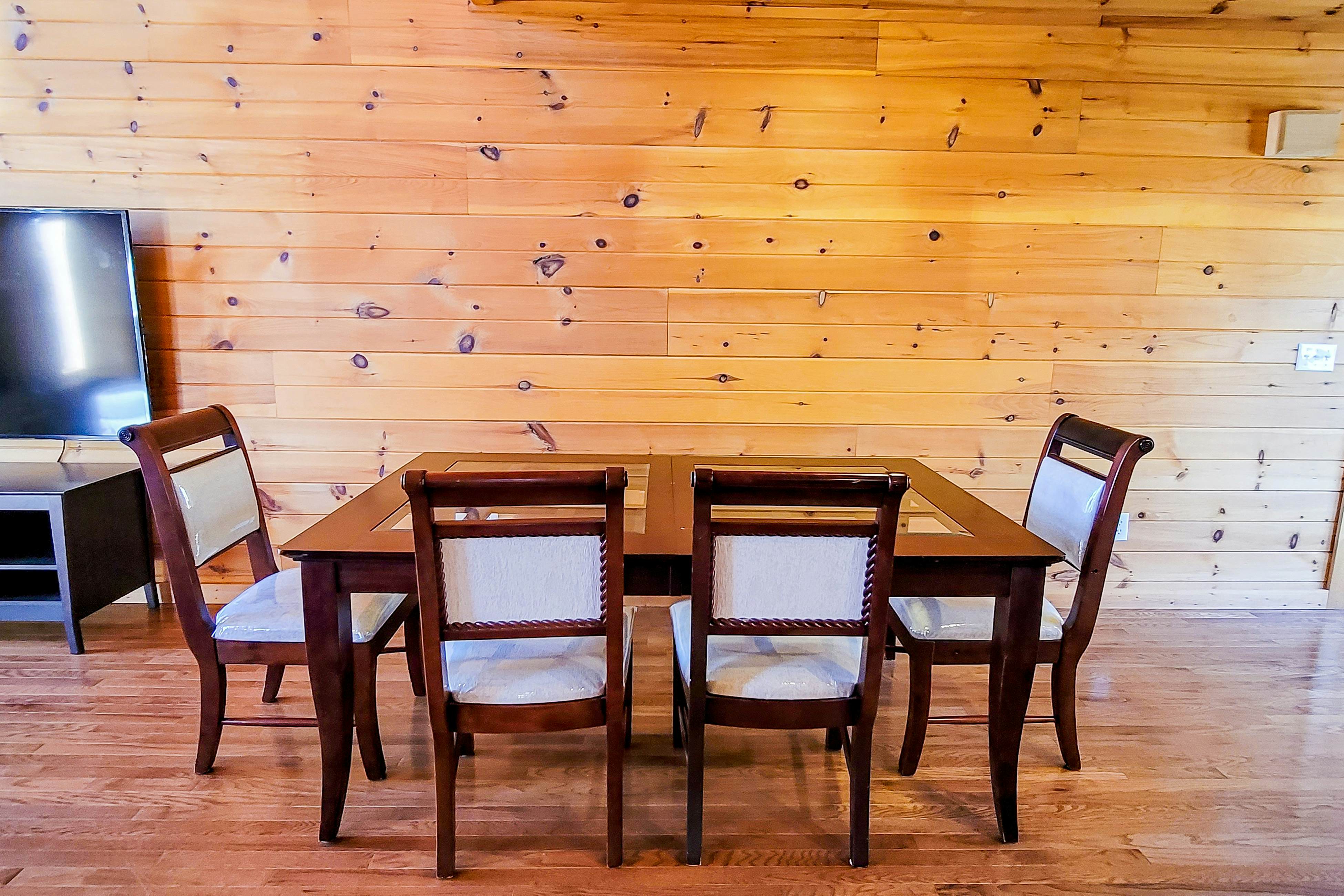 Mountain Home, Sleeps 10・Fireplace・Foosball Table