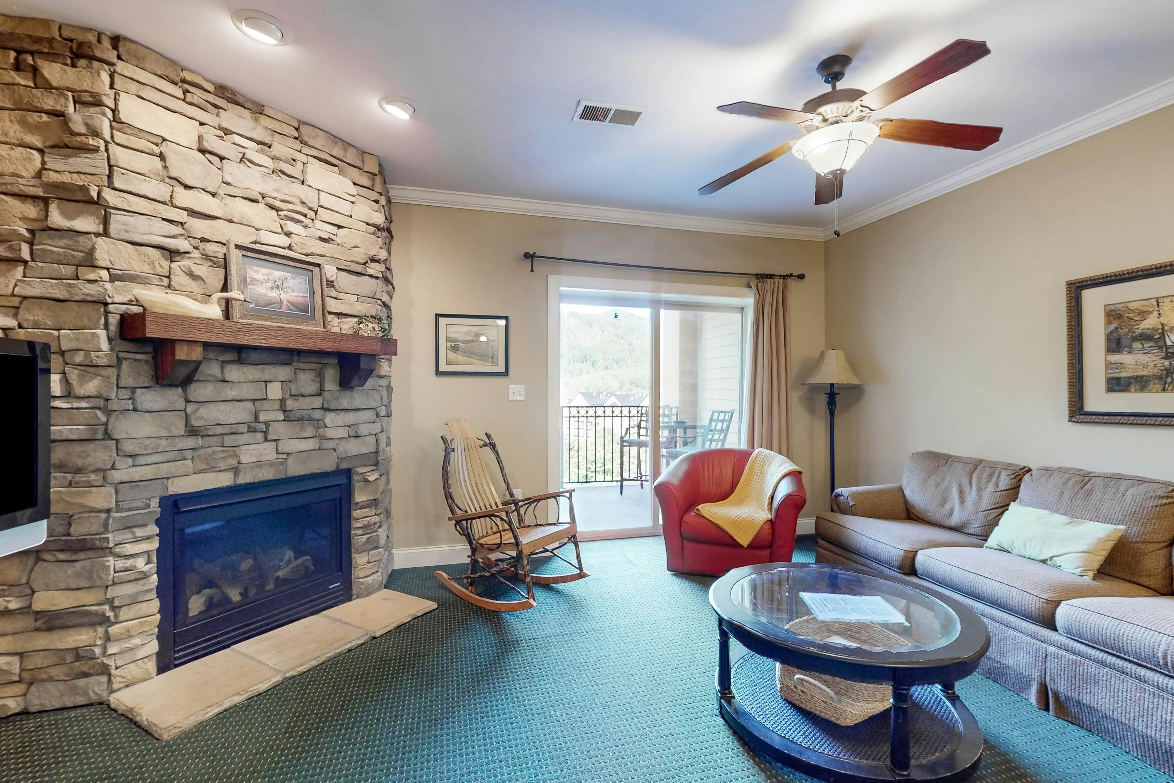 Walk 2 Tram Prime Downtown Locale, Sleep 6・Balcony