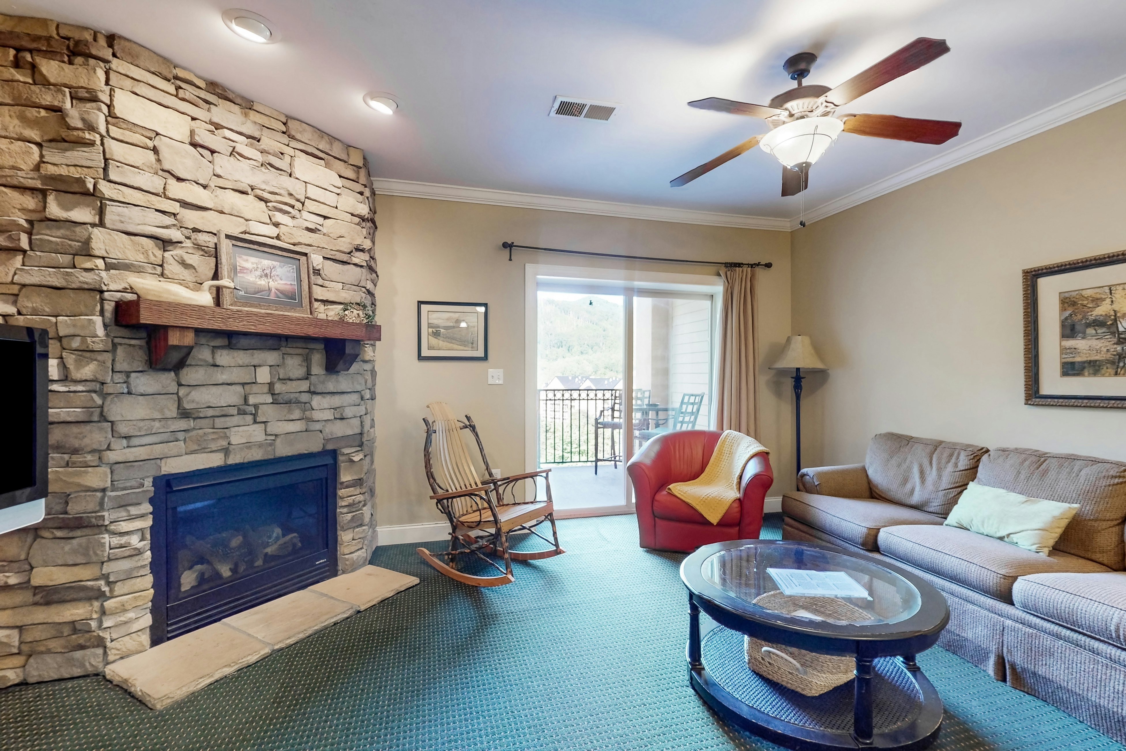 Walk 2 Tram Prime Downtown Locale, Sleep 6・Balcony