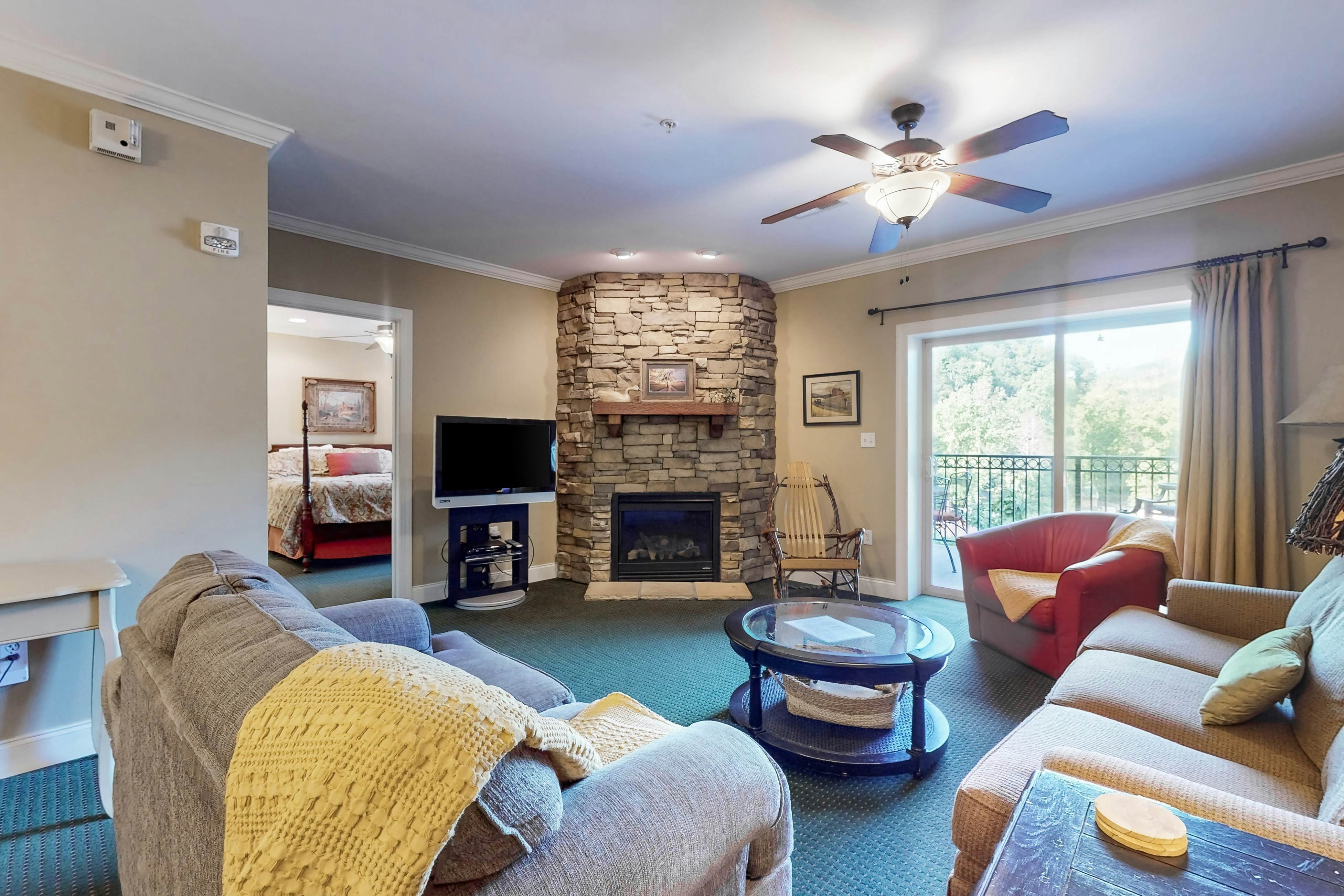 Walk 2 Tram Prime Downtown Locale, Sleep 6・Balcony