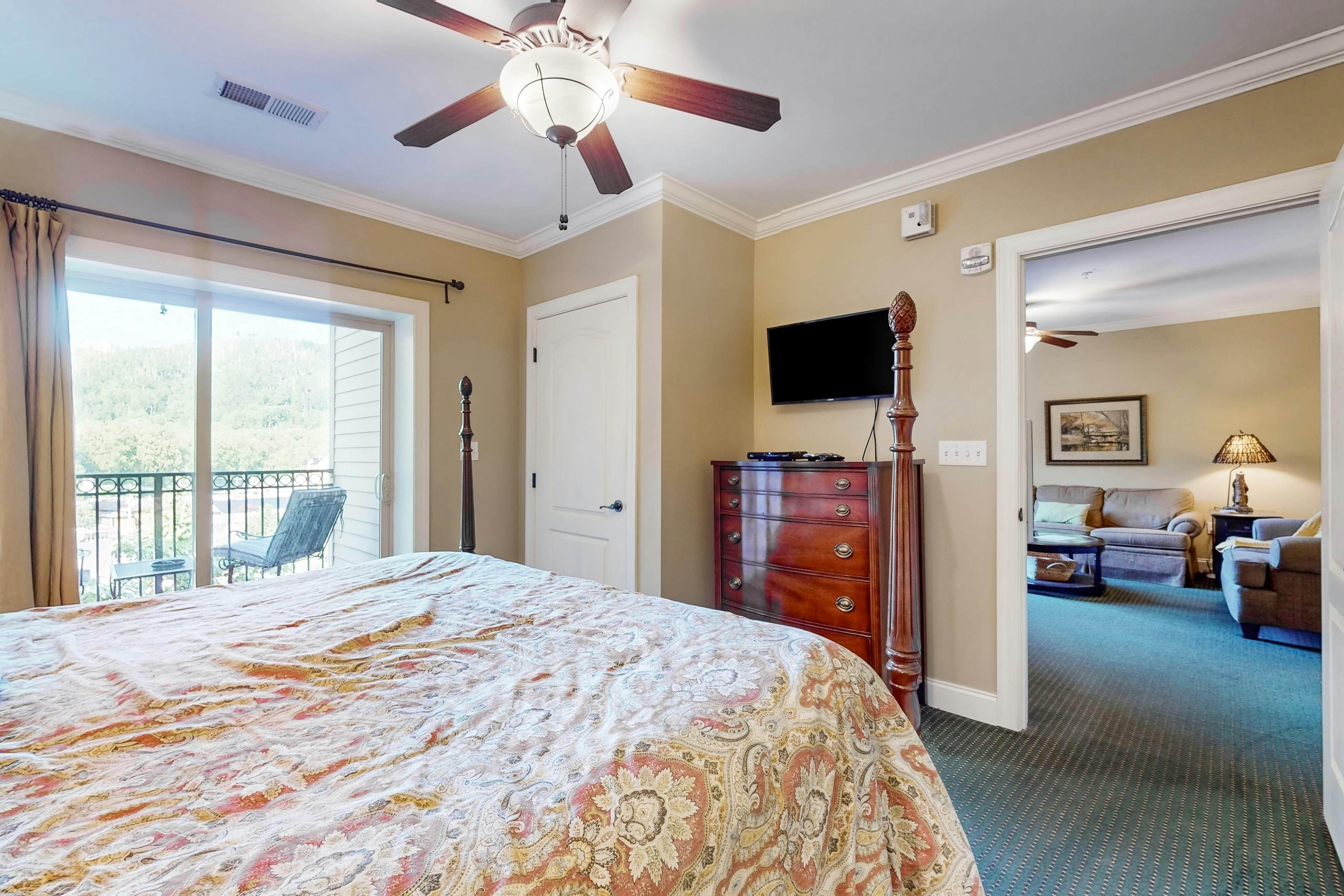 Walk 2 Tram Prime Downtown Locale, Sleep 6・Balcony