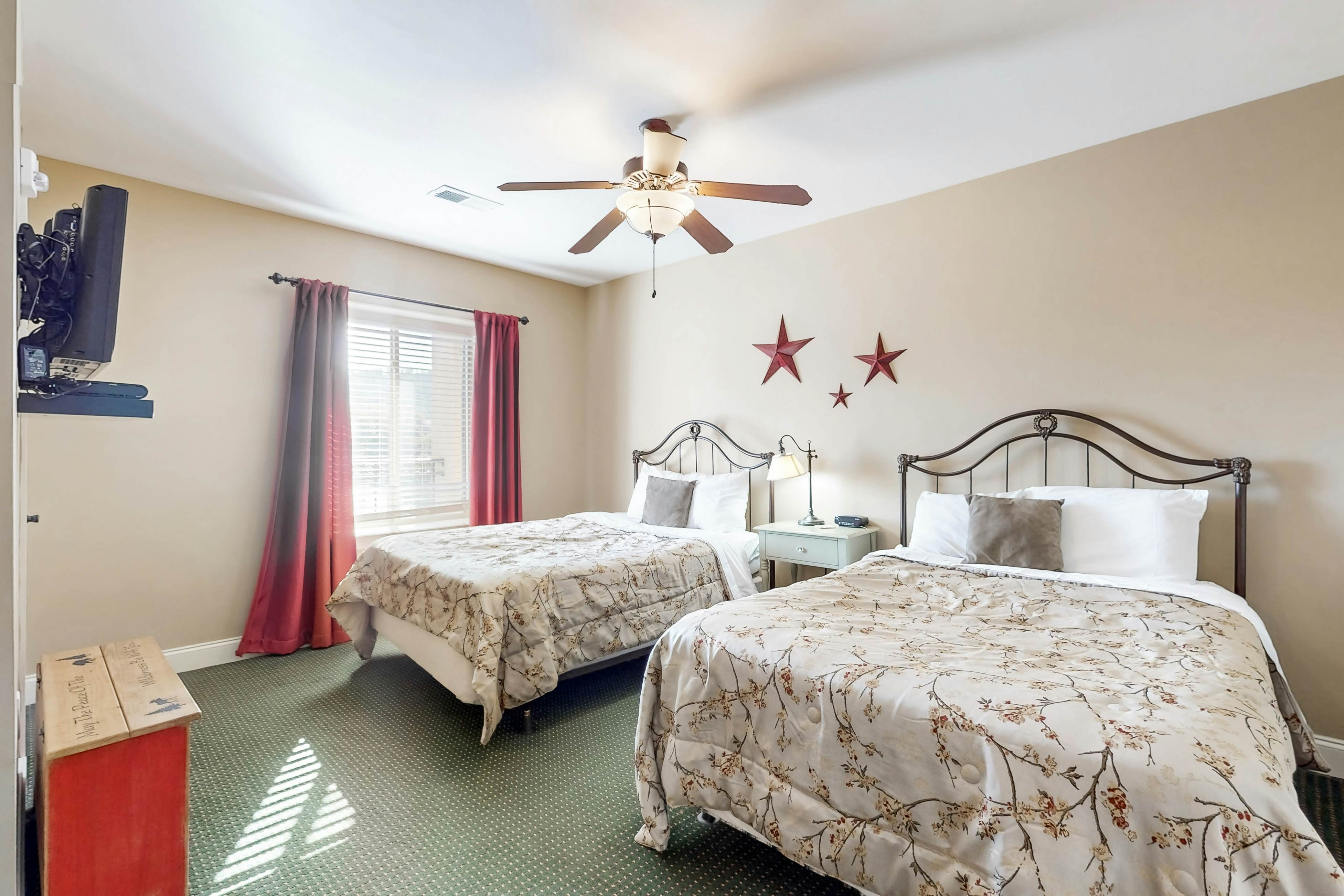 Walk 2 Tram Prime Downtown Locale, Sleep 6・Balcony