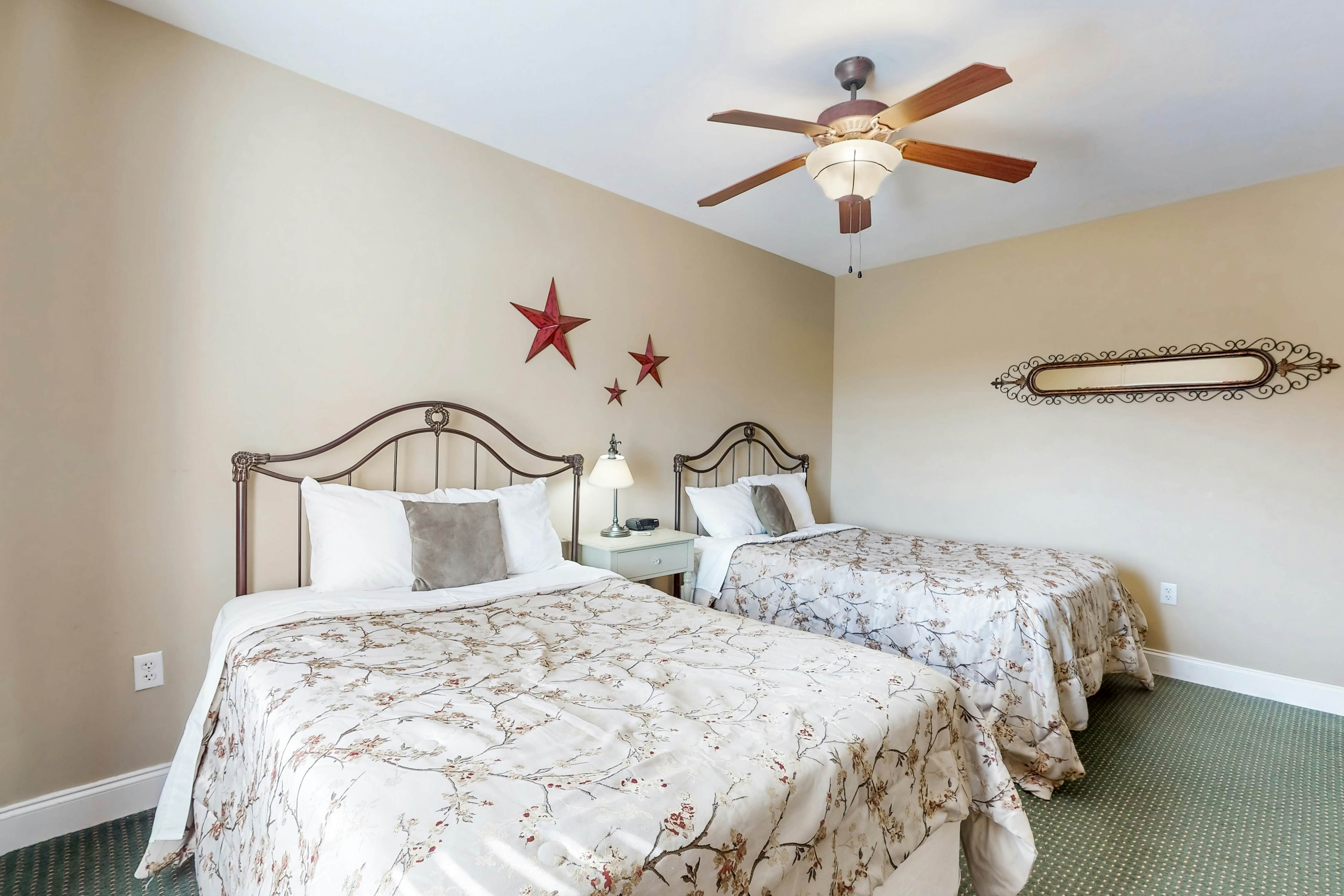 Walk 2 Tram Prime Downtown Locale, Sleep 6・Balcony