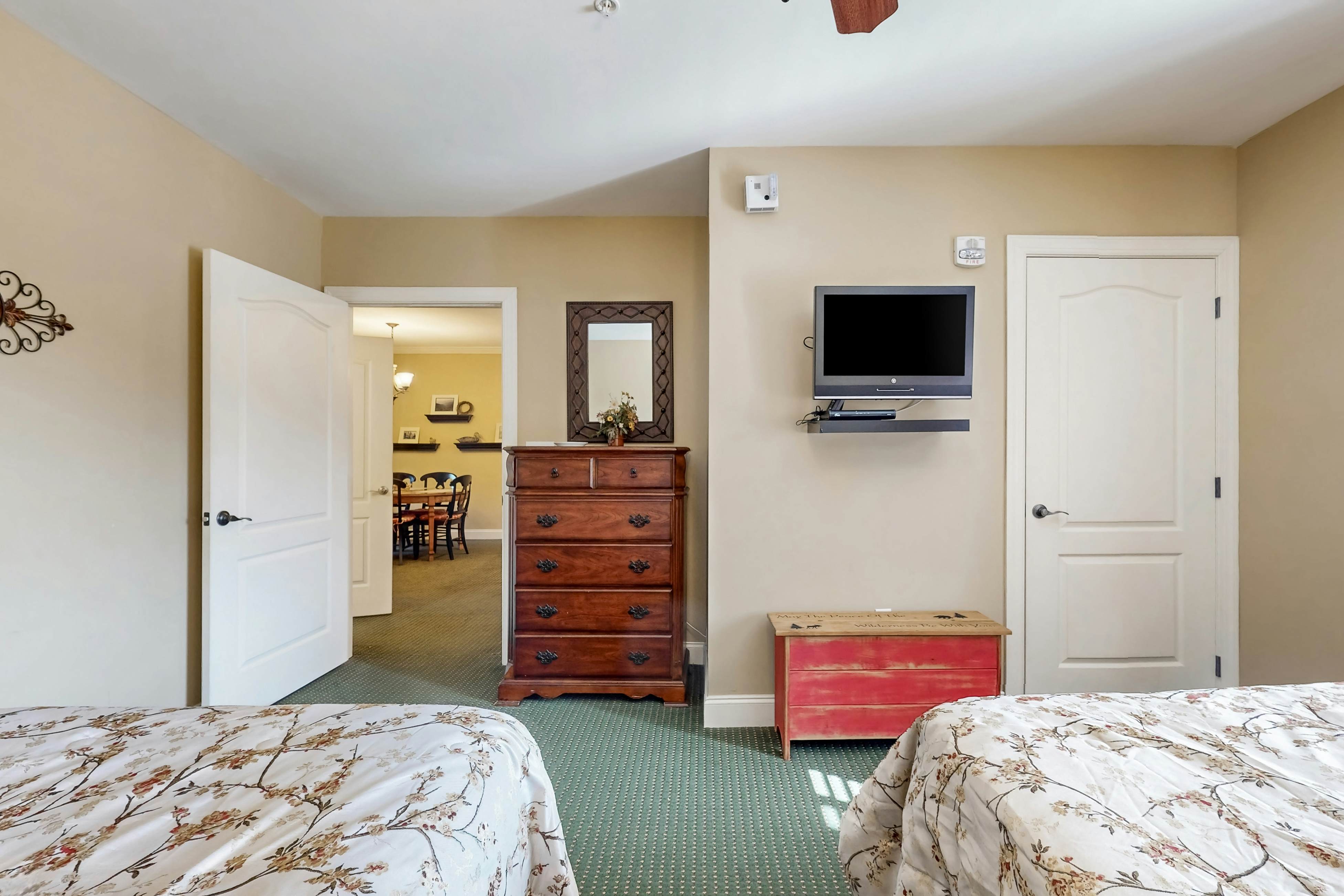 Walk 2 Tram Prime Downtown Locale, Sleep 6・Balcony