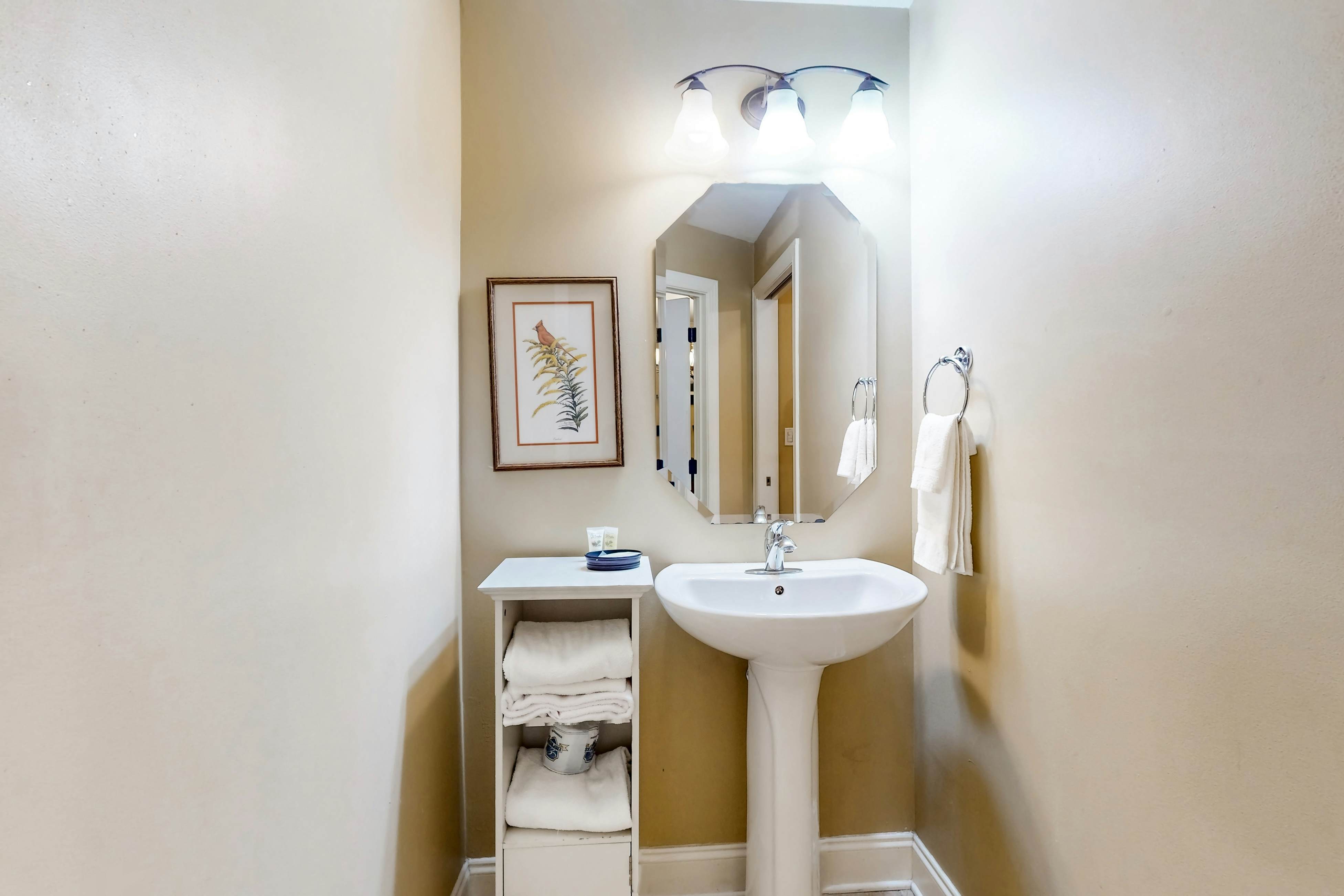 Walk 2 Tram Prime Downtown Locale, Sleep 6・Balcony